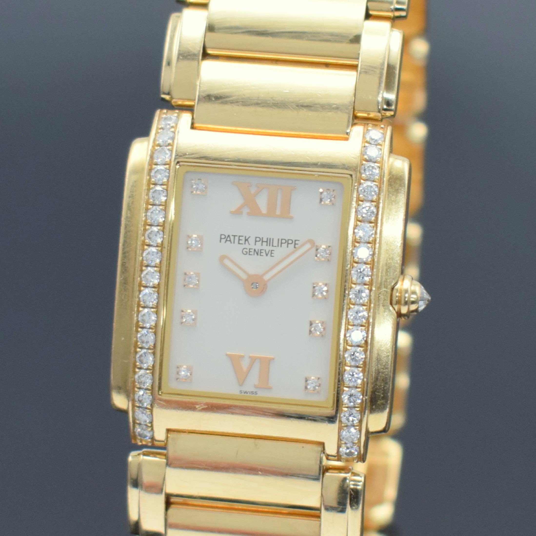 Detail a: PATEK PHILIPPE Damenarmbanduhr Serie Twenty-4 in Roségold 750/000 Referenz 4910/11R, Gliederband m. dopp. Faltschl., Geh. aufw. m. Brillanten bes., ...