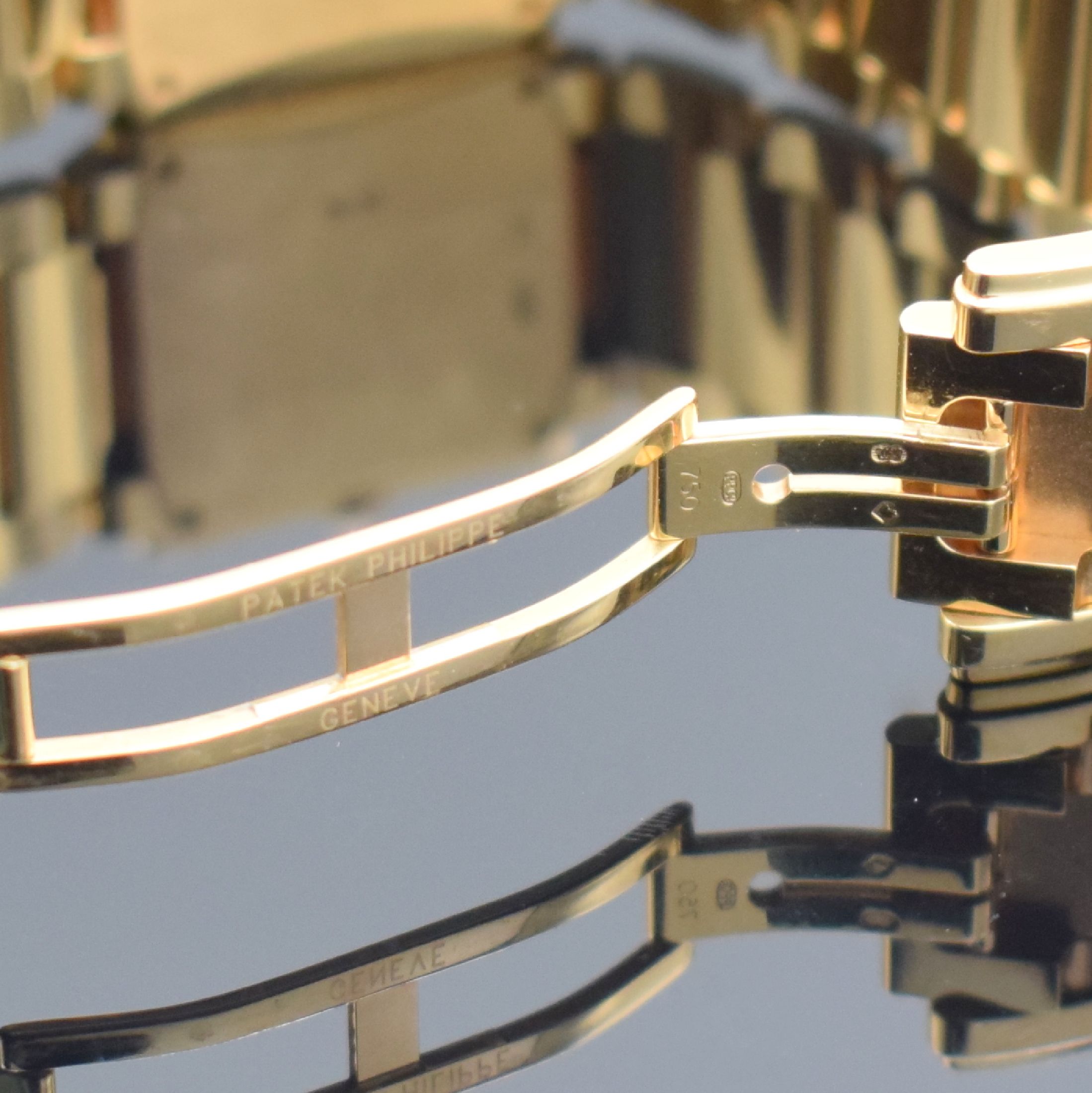 Detail c: PATEK PHILIPPE Damenarmbanduhr Serie Twenty-4 in Roségold 750/000 Referenz 4910/11R, Gliederband m. dopp. Faltschl., Geh. aufw. m. Brillanten bes., ...