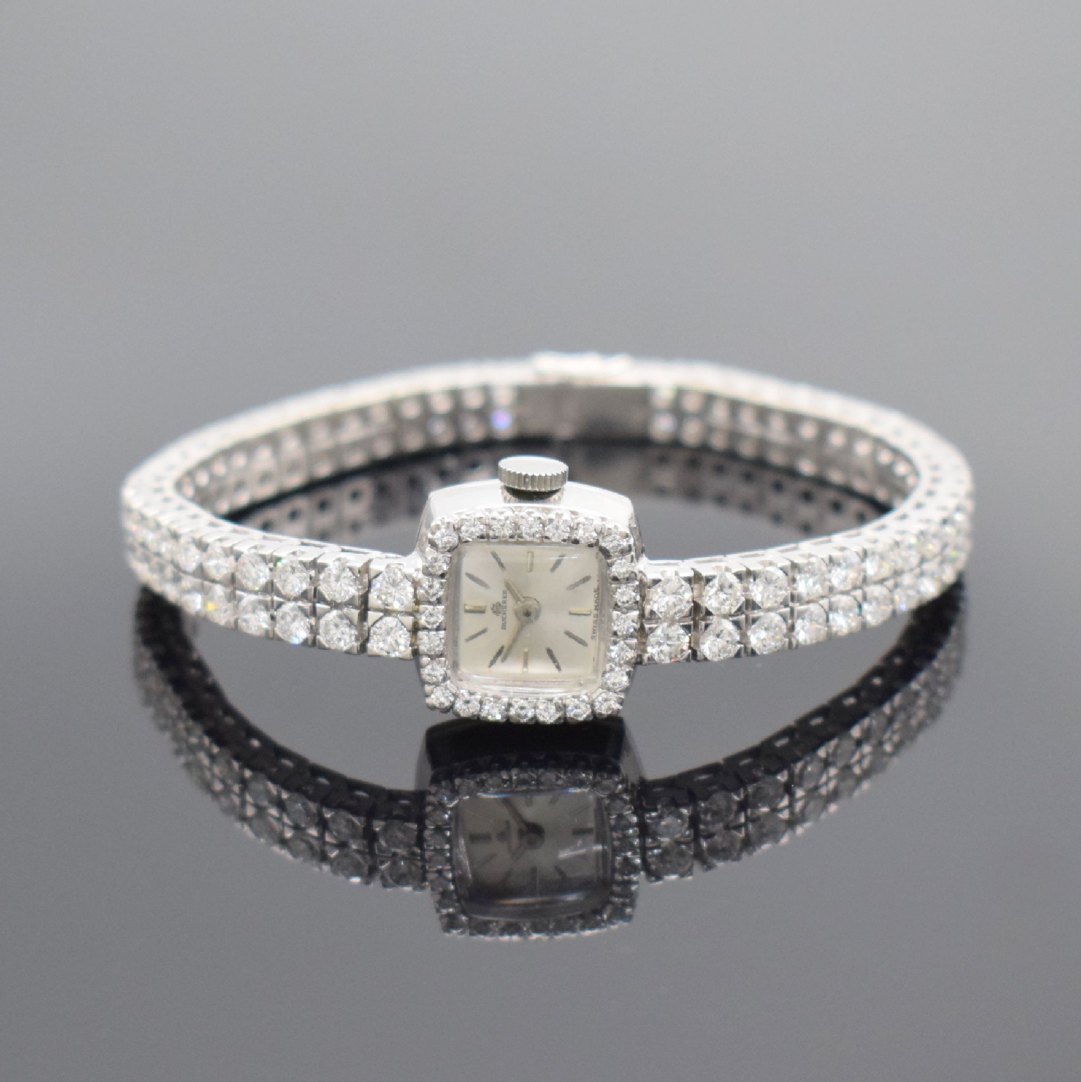 BUCHERER feine, mit ca. 10 ct Brillanten besetzte Damenarmbanduhr in WG 750/000, Schweiz um 1975, Handaufzug, Boden aufgedr., silb. Zifferbl. m. ...