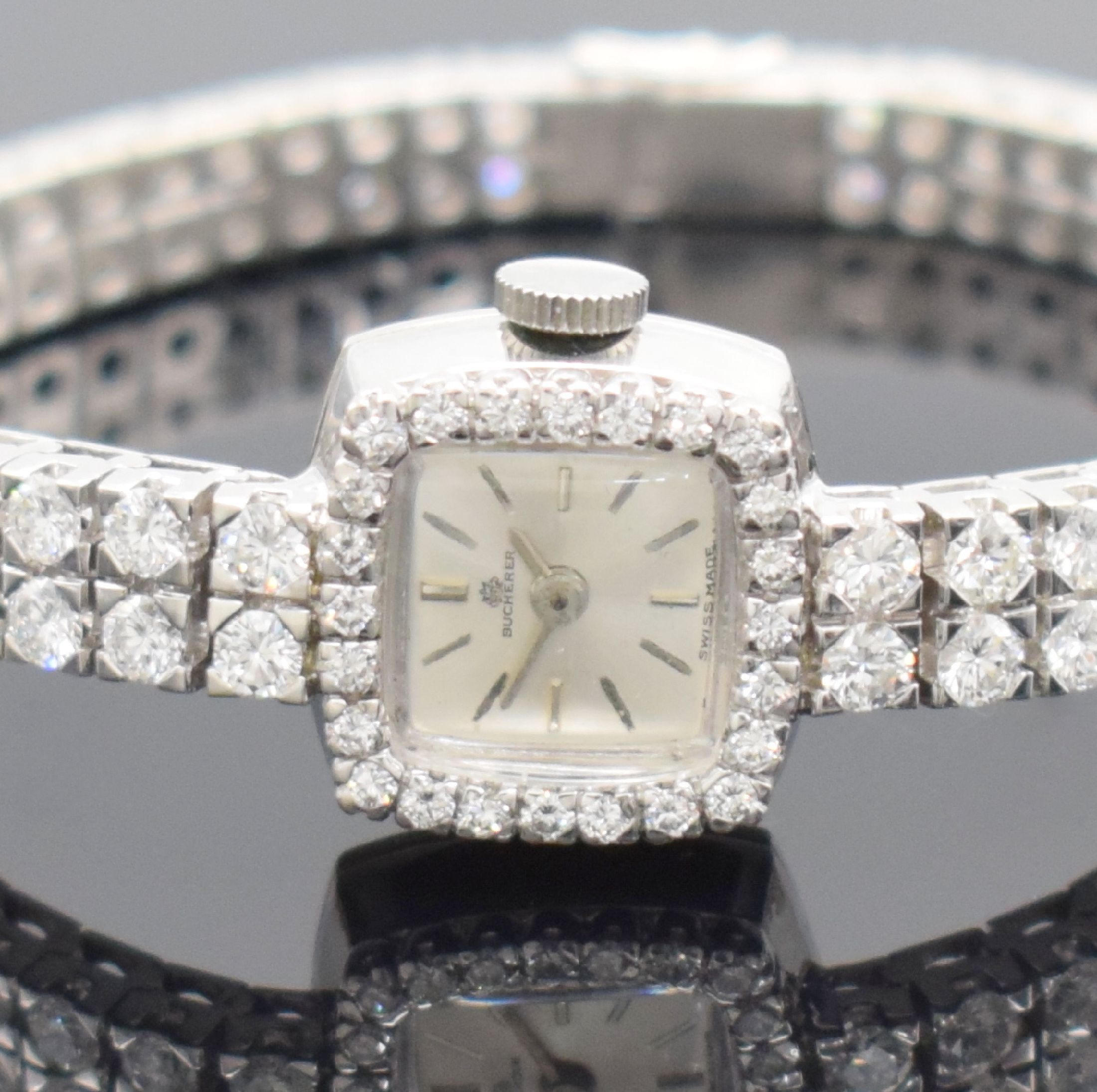 Detail a: BUCHERER feine, mit ca. 10 ct Brillanten besetzte Damenarmbanduhr in WG 750/000, Schweiz um 1975, Handaufzug, Boden aufgedr., silb. Zifferbl. m. ...