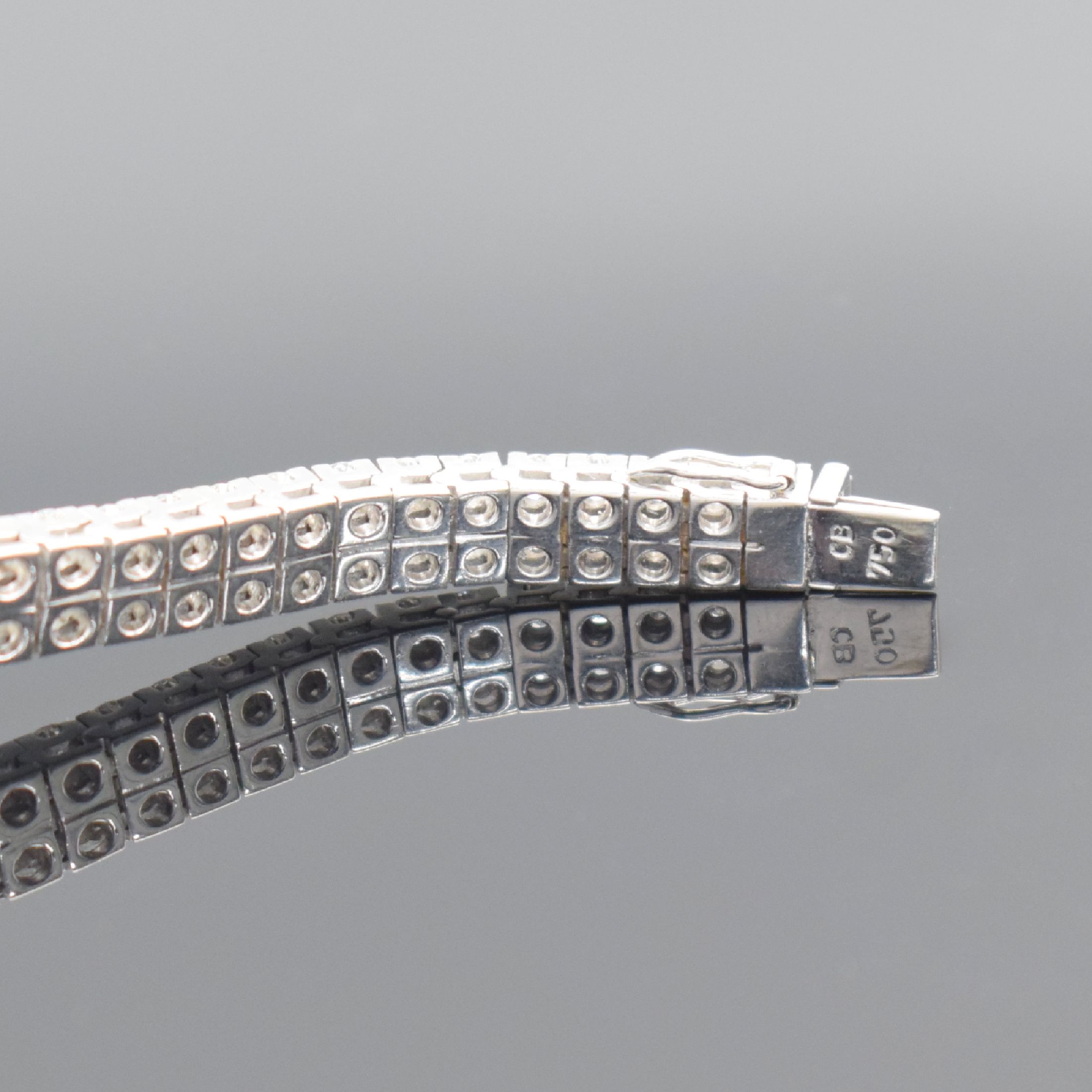 Detail f: BUCHERER feine, mit ca. 10 ct Brillanten besetzte Damenarmbanduhr in WG 750/000, Schweiz um 1975, Handaufzug, Boden aufgedr., silb. Zifferbl. m. ...