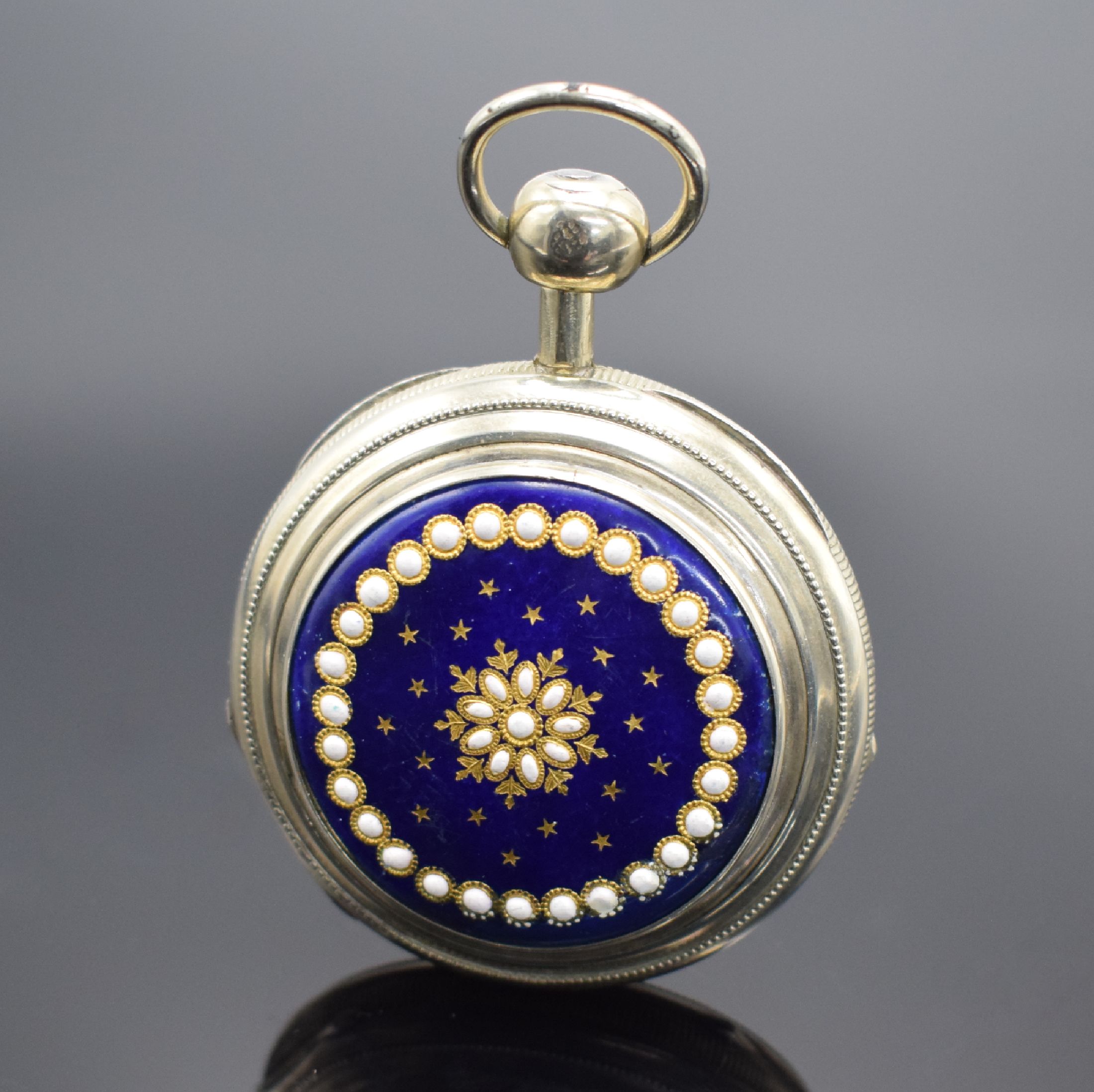 Detail a: Offene Spindeltaschenuhr mit 1/4 Repetition & Jacquemart, Schweiz um 1820, späteres Nickelgeh., emaillierter Rückdeckel, Emailzifferbl. (später) ...