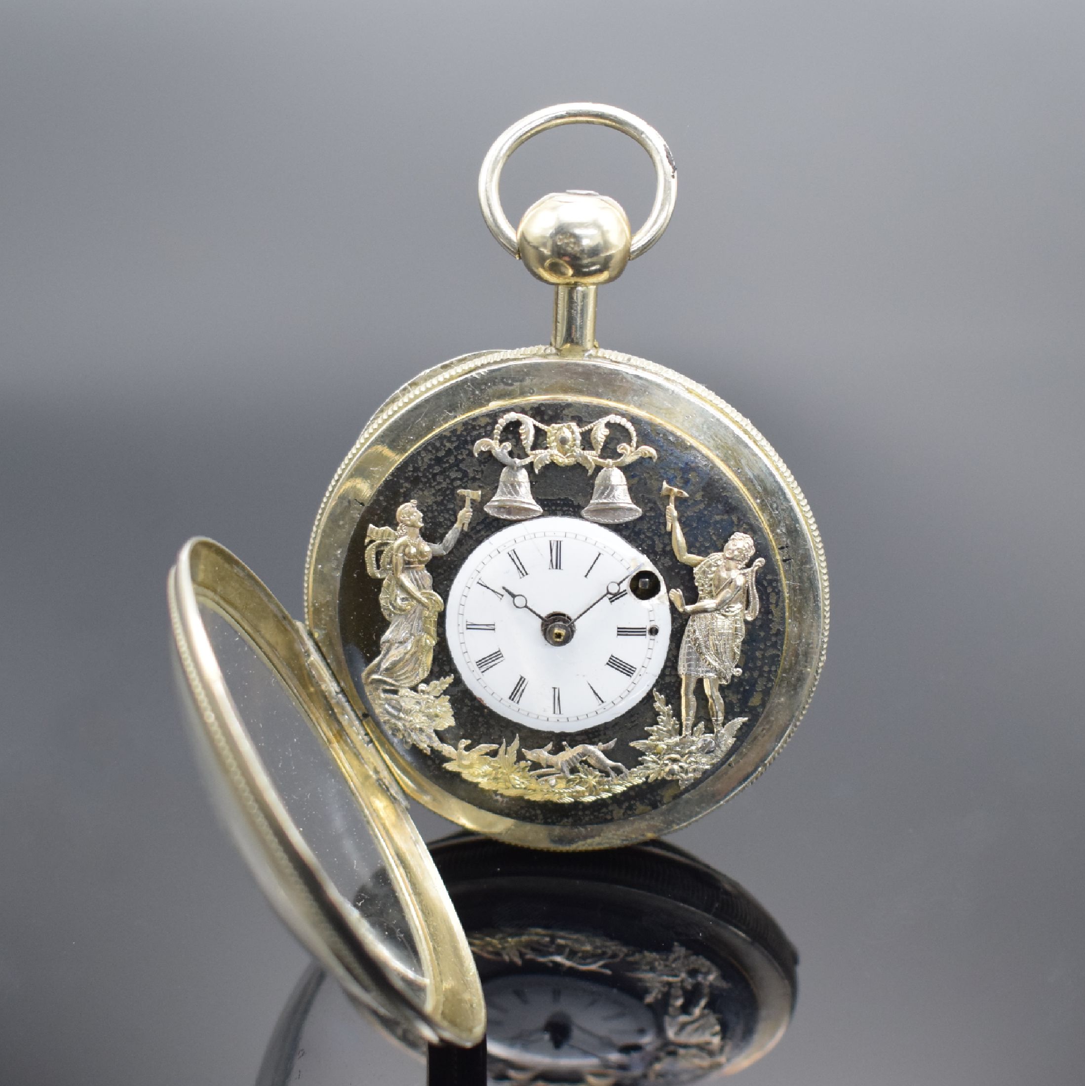 Detail b: Offene Spindeltaschenuhr mit 1/4 Repetition & Jacquemart, Schweiz um 1820, späteres Nickelgeh., emaillierter Rückdeckel, Emailzifferbl. (später) ...