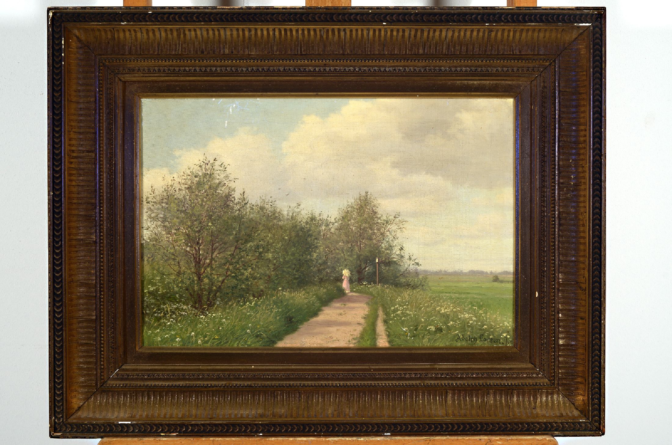 Adolph Larsen, 1856-1942 Kopenhagen, Sommerliche Landschaft mit Spaziergängerin mit Sonnenhut, Öl/Lwd, rechts unten signiert, ca. 29x43cm, R. ca. ...
