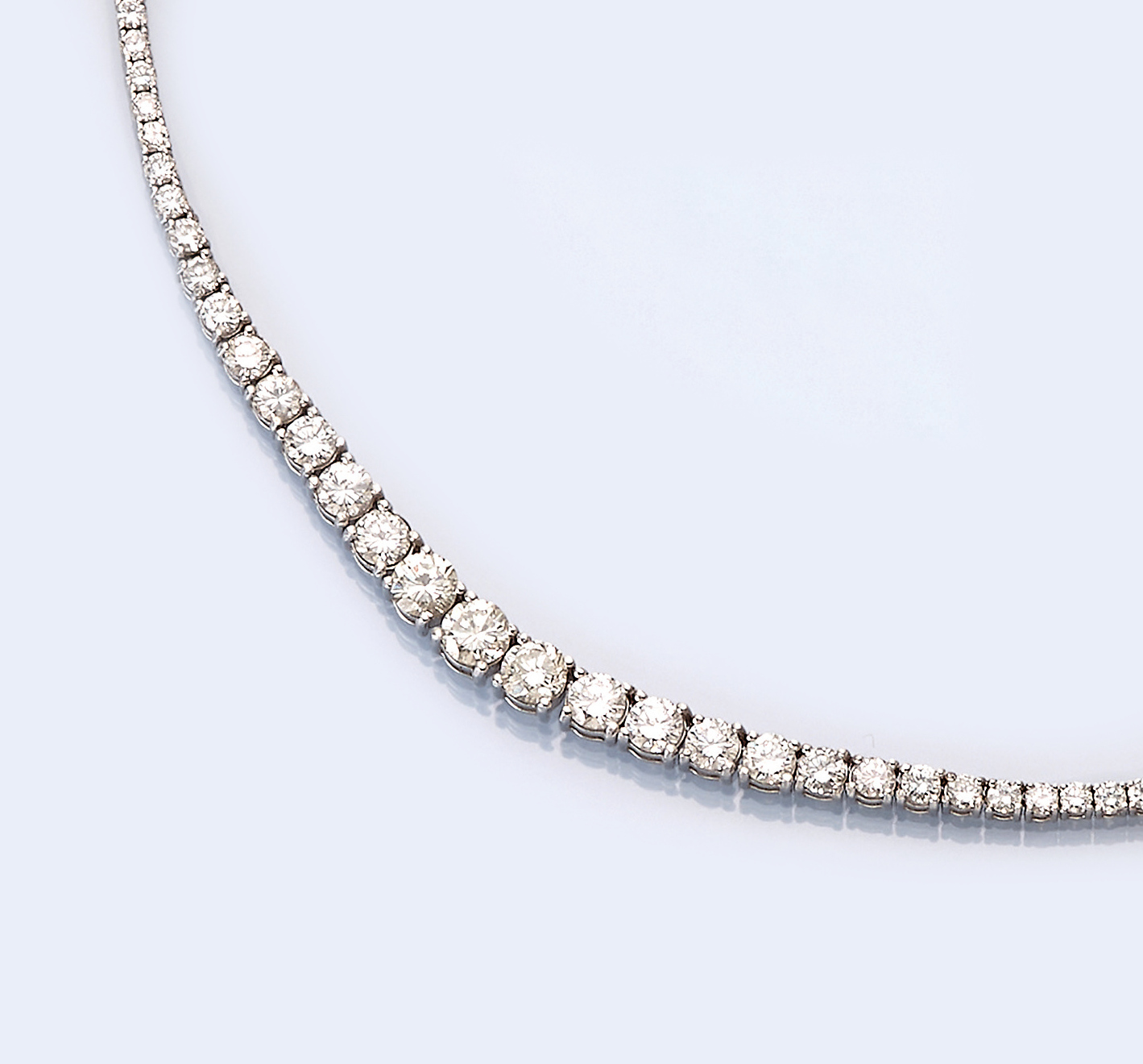Detail a: 14 kt Gold Brillantcollier, WG 585/000, voll ausgefasst mit Brillanten im Verlauf, zus. ca. 10.50 ct feines Weiß-Weiß/vvs-si, L. ca. 45.5 cm, ...