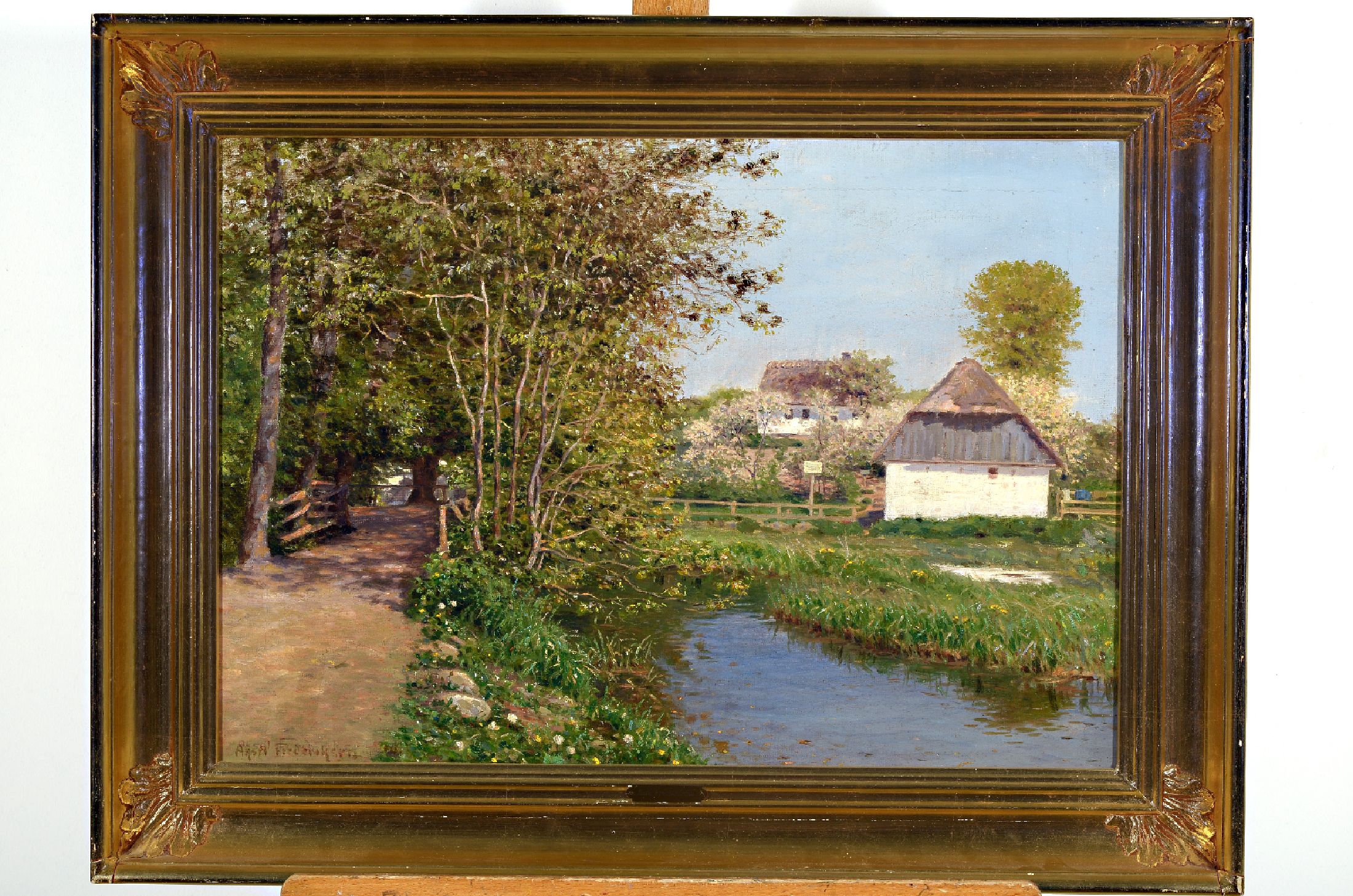 Axel Frederiksen, 1881 Aarhus-1961, Sommerliche Landschaft mit Bachlauf und Bauernhaus, Öl/Lwd, links unten signiert, ca. 44x63cm, R. ca. 57x75cm