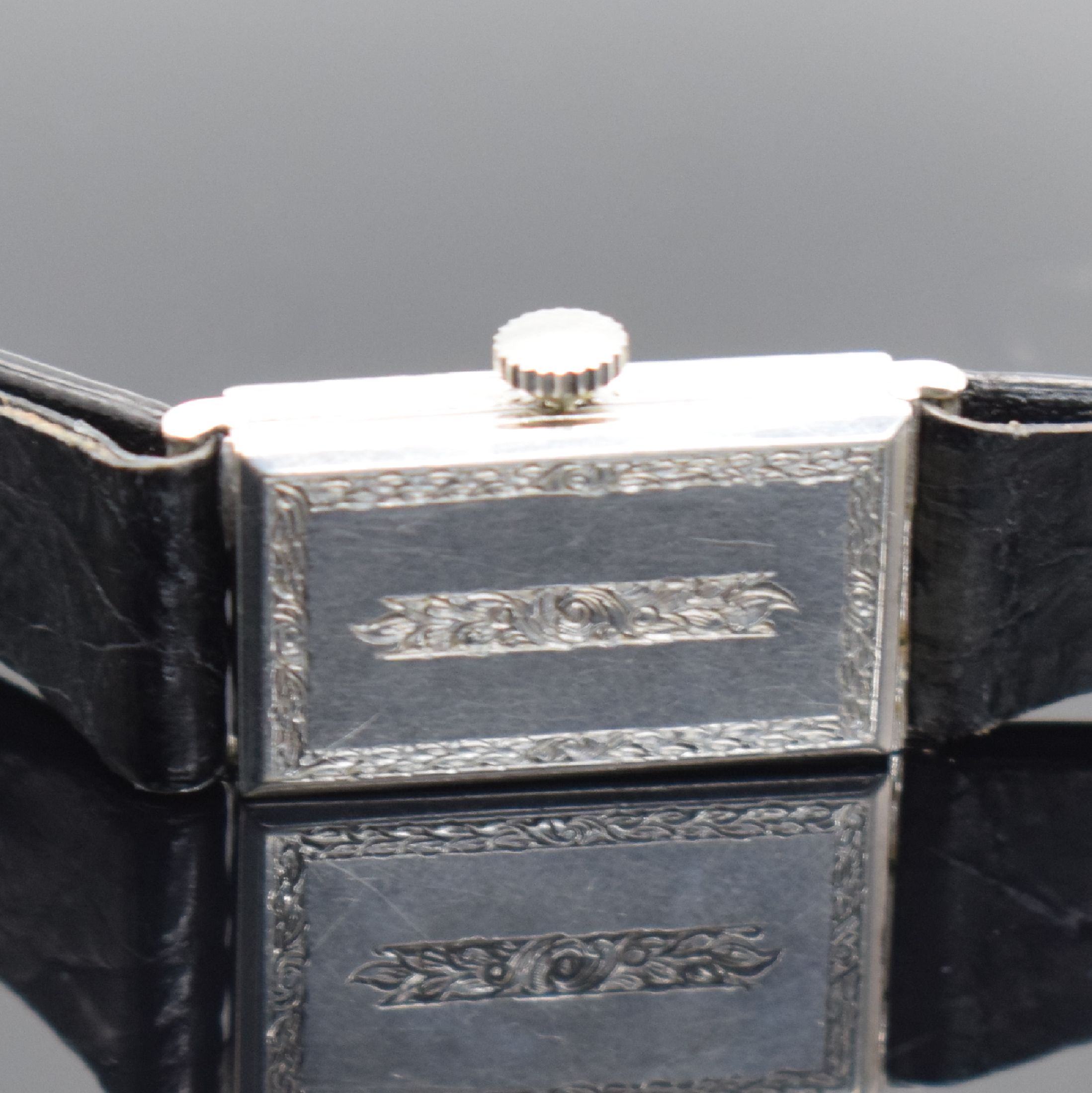 Detail c: Art Deco Damenarmbanduhr in WG 750/000 mit IWC Werk & Diamanten, Schweiz um 1925, Handaufzug, neutr. Geh. sign. D & L. Co, Gehäuserand & ...
