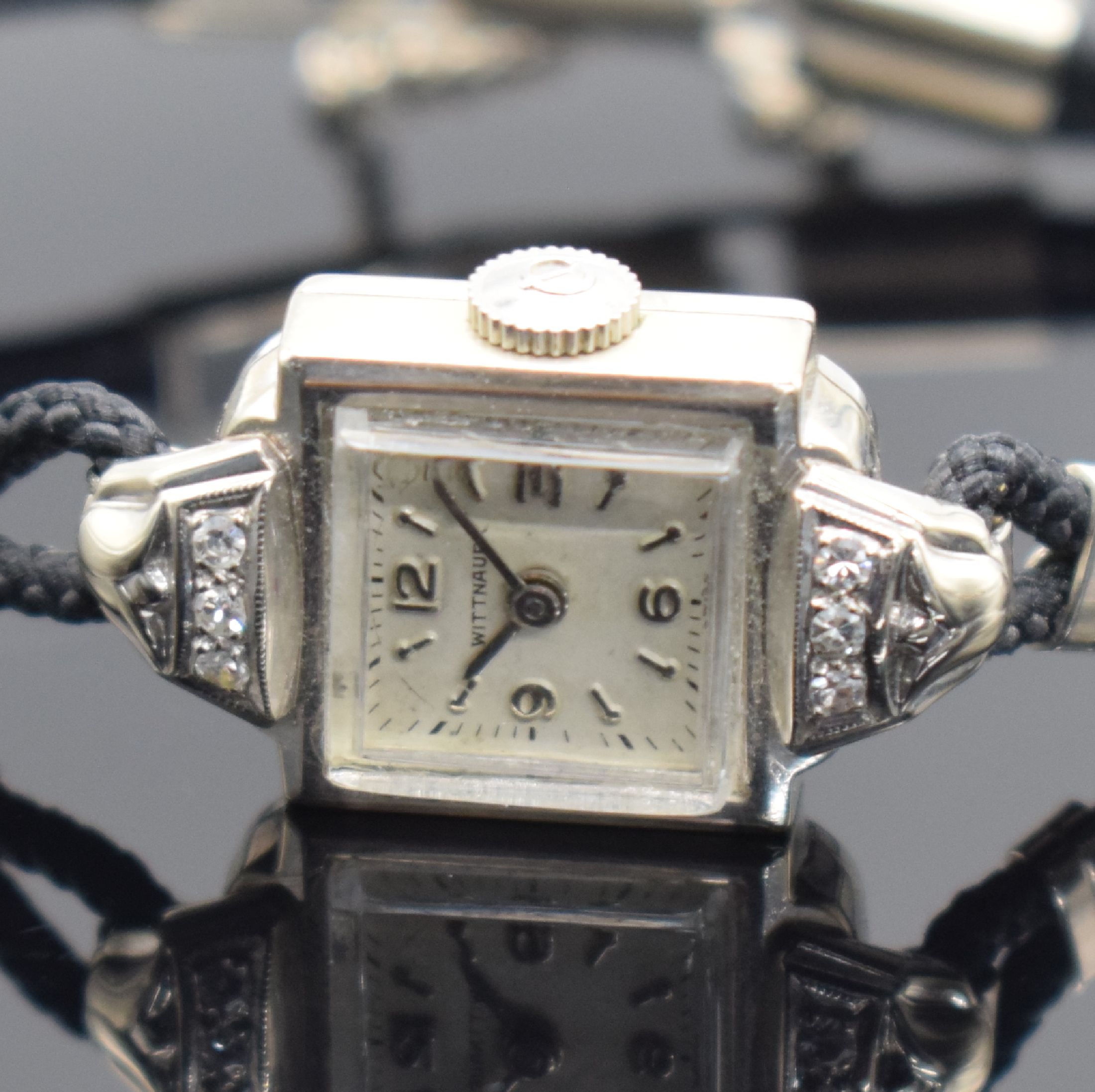 Detail d: MATHEY-TISSOT/LADY ELGIN/WITTNAUER 3 Art Deco Damenarmbanduhren in WG 585/000, Schweiz/USA um 1940, Handaufzug, alle Geh. teils m. Diamanten bes., ...