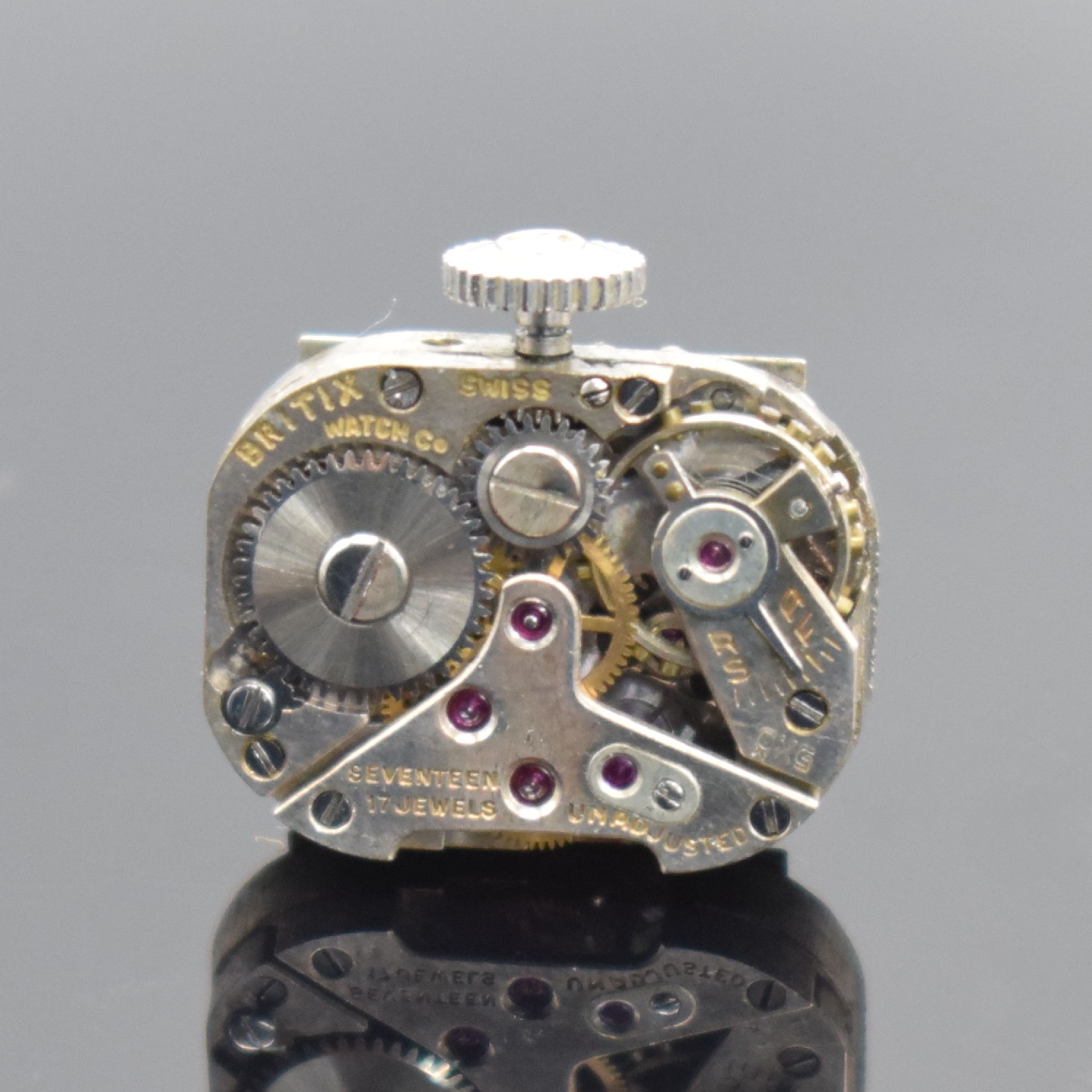 Detail f: MATHEY-TISSOT/LADY ELGIN/WITTNAUER 3 Art Deco Damenarmbanduhren in WG 585/000, Schweiz/USA um 1940, Handaufzug, alle Geh. teils m. Diamanten bes., ...