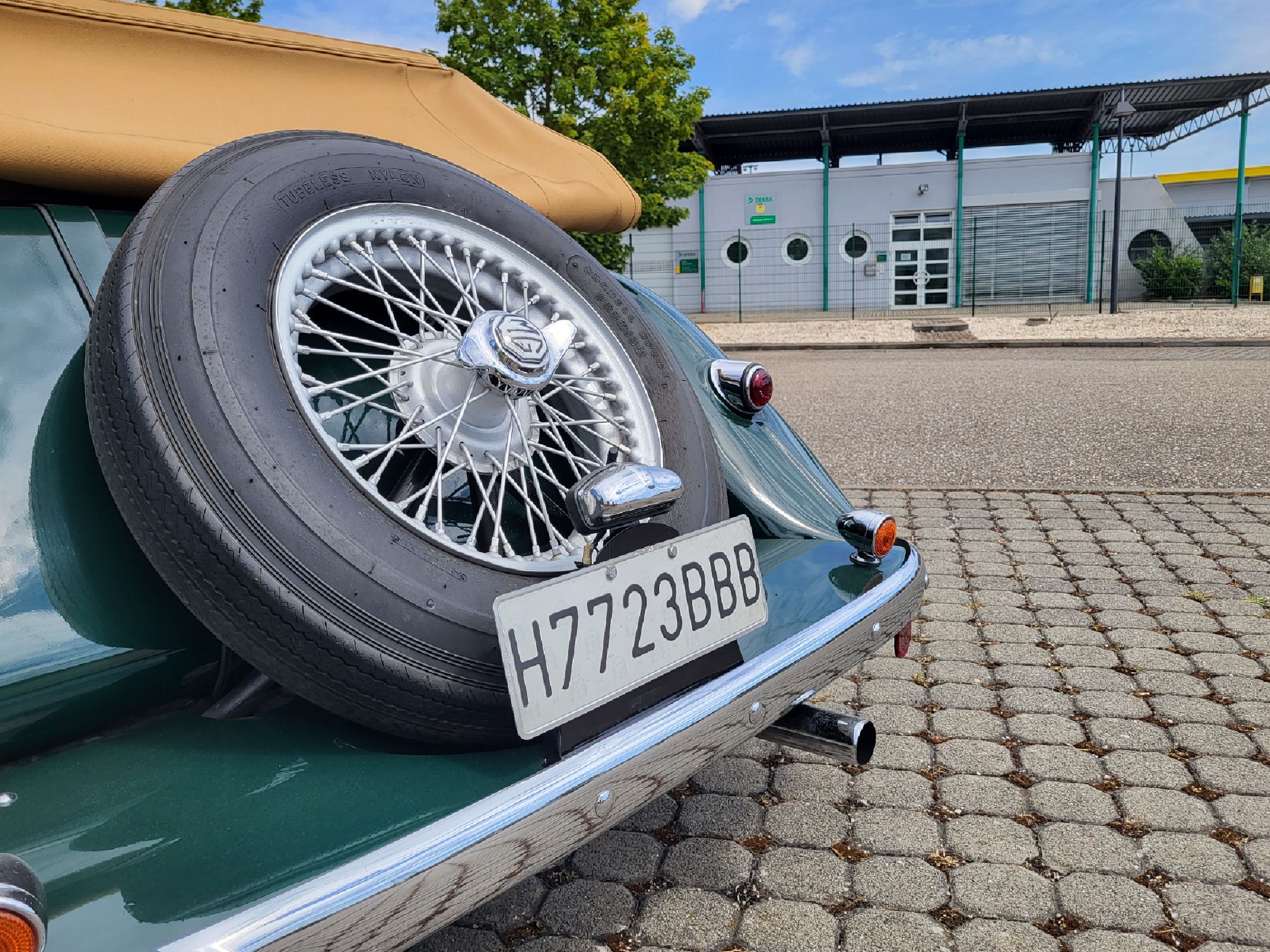 Detail d: MG - TF 1250 Roadster, EZ 01/1954, Fahrgestellnummer: HDA46Y3507 Motor. Nr. XPAG/TF 33258, Laufleistung ca. 55.500 km, 42 kW/ 57 PS, dieser aus einer ...