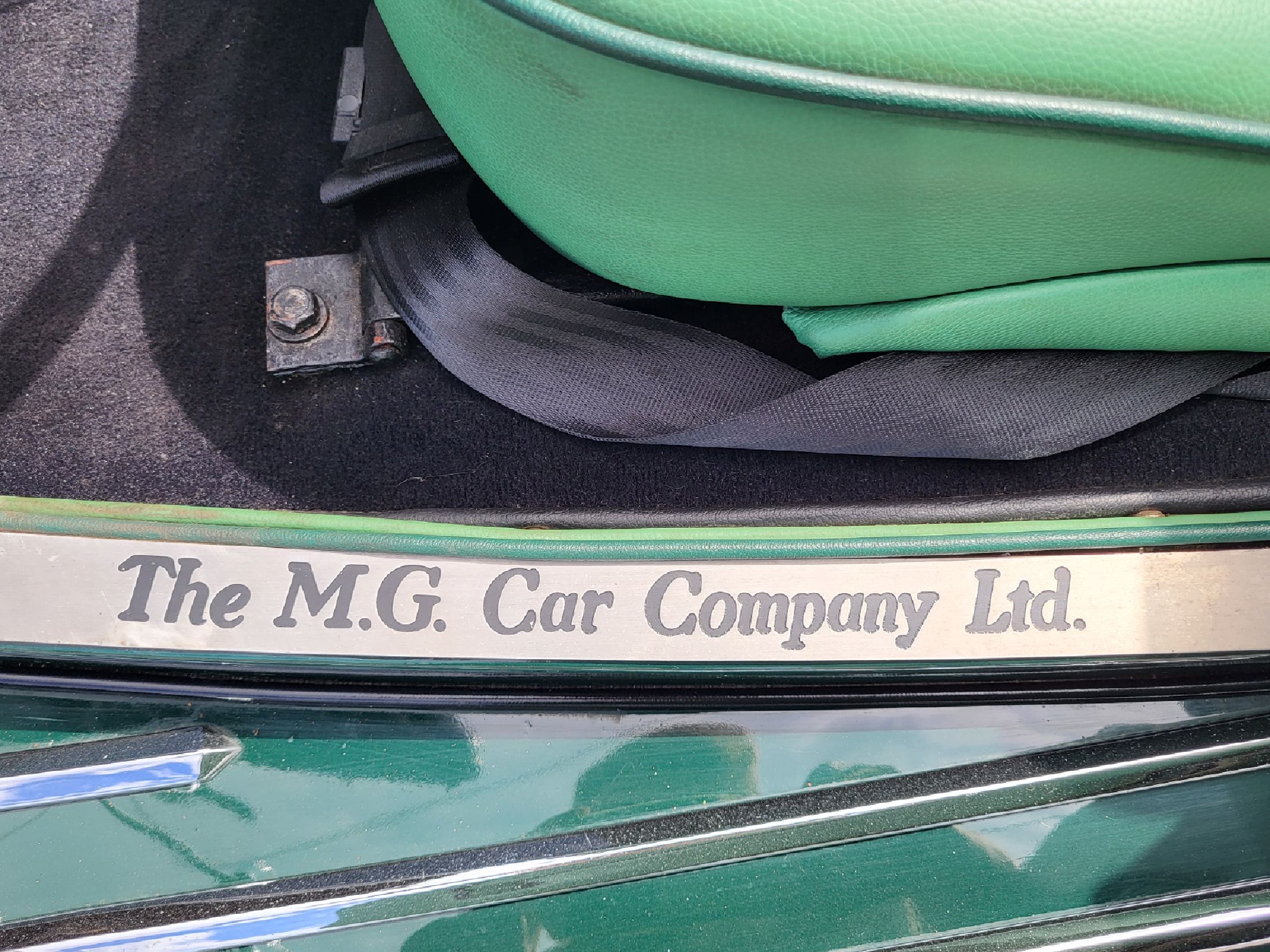 Detail e: MG - TF 1250 Roadster, EZ 01/1954, Fahrgestellnummer: HDA46Y3507 Motor. Nr. XPAG/TF 33258, Laufleistung ca. 55.500 km, 42 kW/ 57 PS, dieser aus einer ...