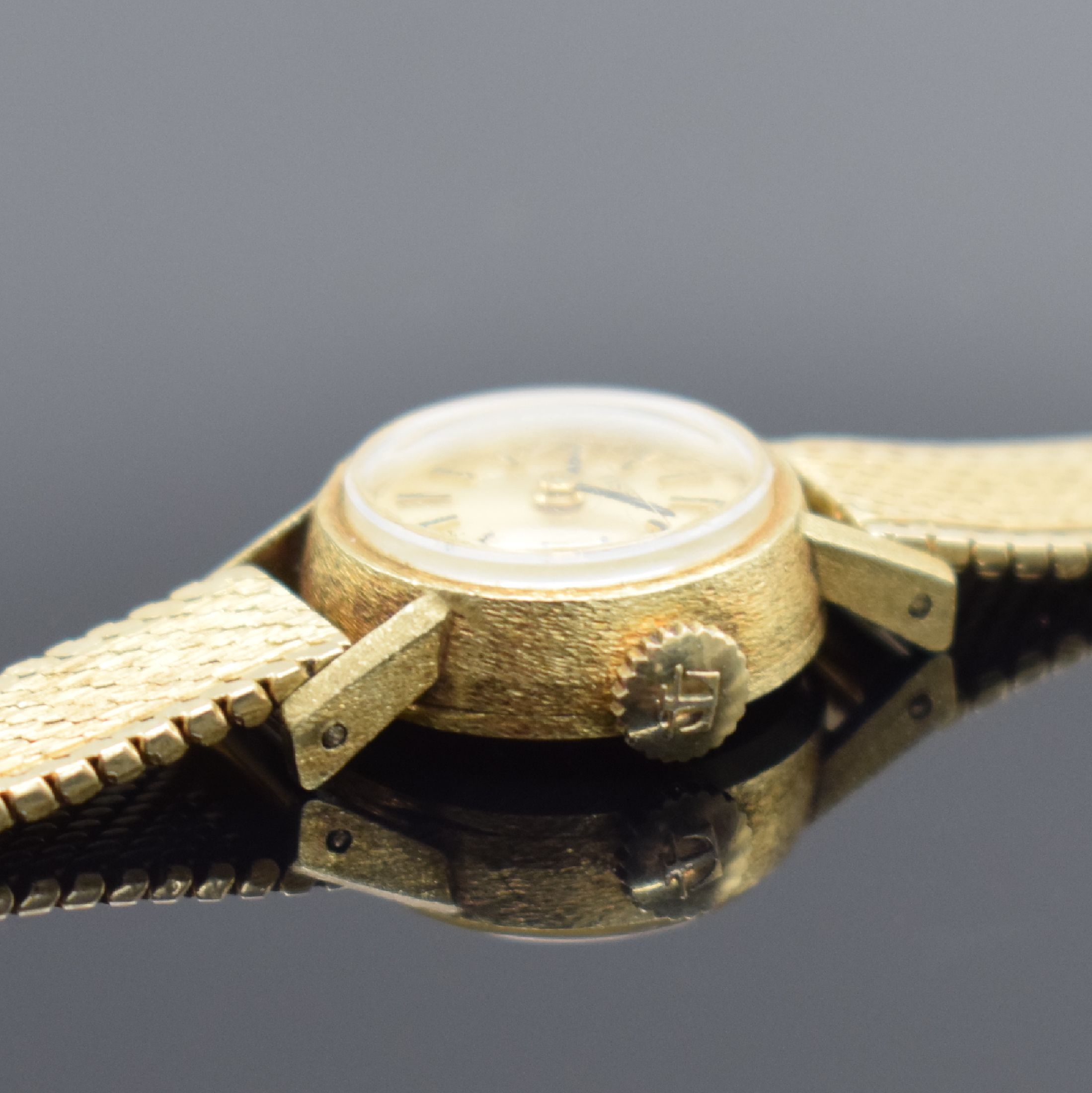 Detail c: TISSOT Damenarmbanduhr in GG 585/000, Handaufzug, Schweiz um 1964, neutr. GG 585/000 Band, Boden aufgedr., verg. Zifferbl. m. aufgel. Indizes, ...