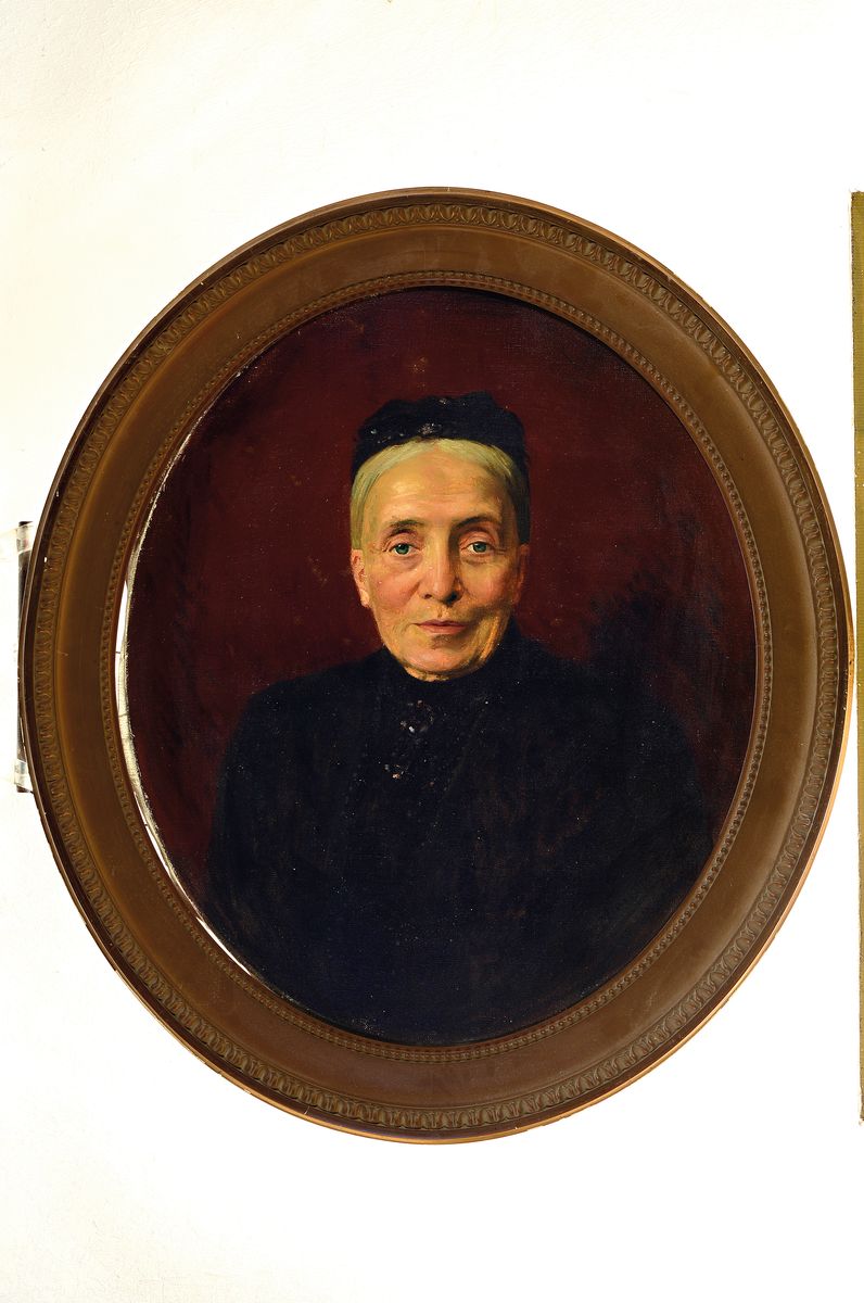 Detail k: Unbekannter Künstler, um 1900, Porträt einer Frau mit schwarzem Kleid und Haube, Öl/Lwd, rechts unten schwach unleserlich signiert, im Oval ca. ...