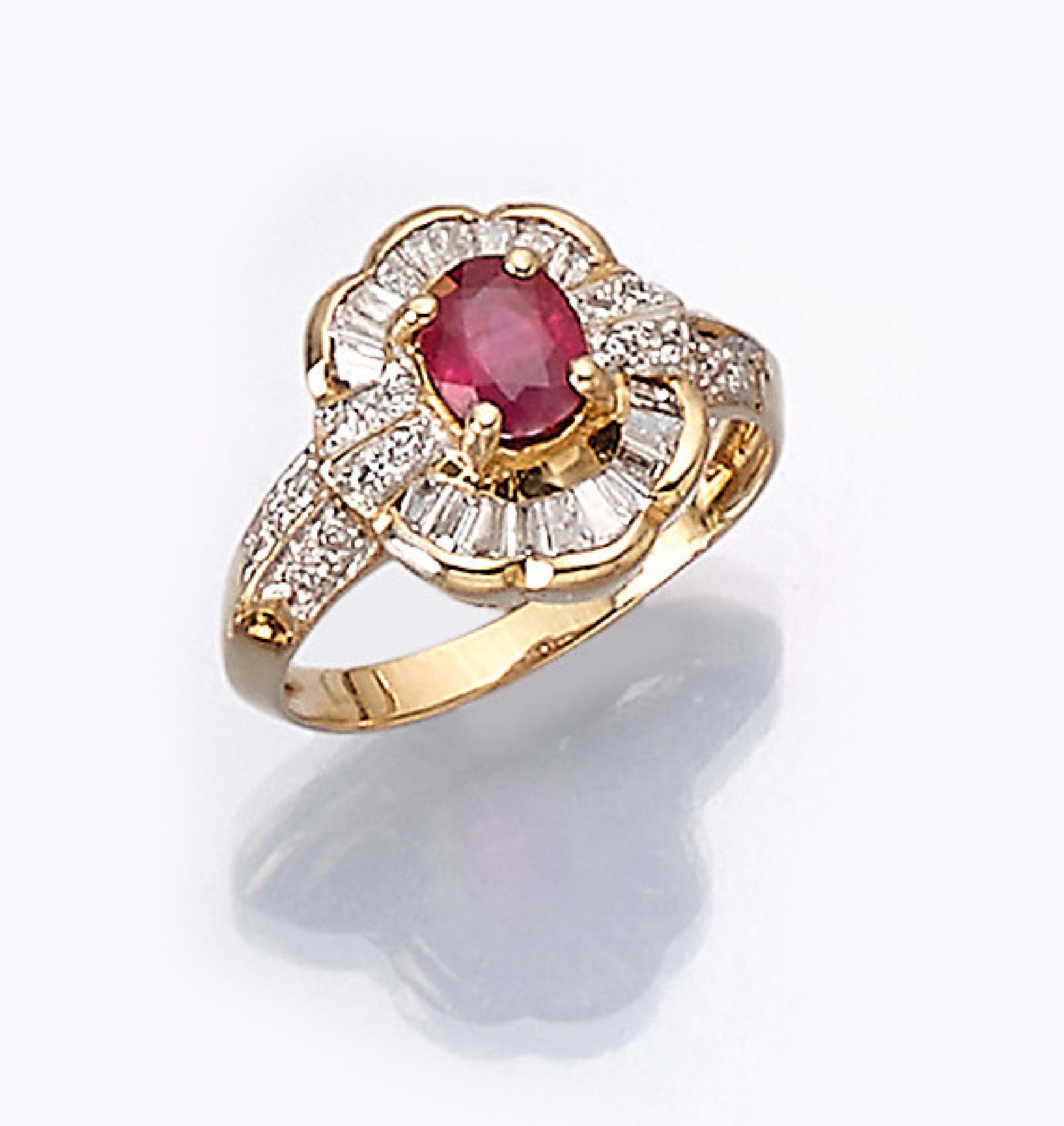 18 kt Gold Rubin-Diamant-Ring, GG 750/000, ovalfacett. Rubin ca. 0.80 ct, Diamant- baguettes u. Brillanten zus. ca. 0.80 ct Weiß/lp-si, RW 54, ca. ...