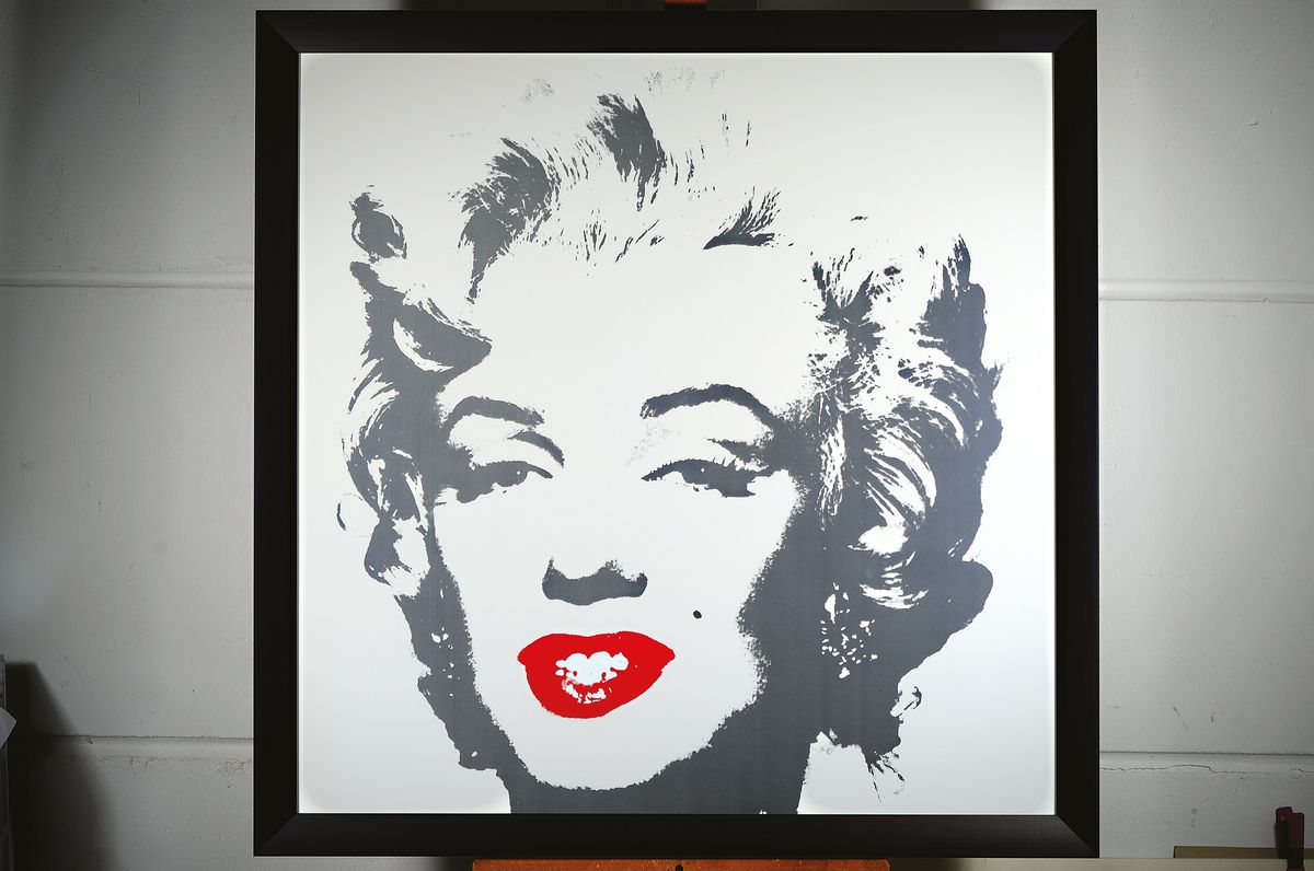 Detail k: nach Andy Warhol, Siebdruck auf festem Karton, Marilyn Monroe, Hrsg. Sunday B. Morning, rückseitig mit Stempel des Hrsg. und dem Zusatz: "Fill ...