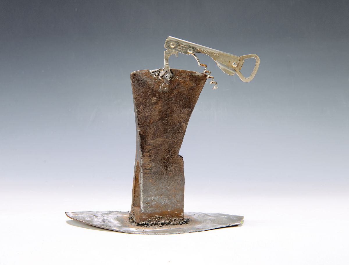 Volkmar Schulz-Rumpold, geb. 1956, Skulptur, Metall, signiert, datiert 2022 , 30 x 23 x 11.5 cm, die Werke der "Art Brut",der "rohen ...