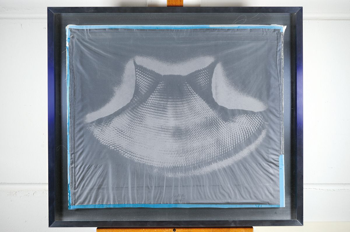 Detail k: Heinz Mack, geb. 1931,, Siebdruckgewebe zwischen Plexiglasscheiben in Alurahmen, Unikat, handsigniert, ca. 68.5 x 79.5 x 4 cm, dieses Unikat des ...