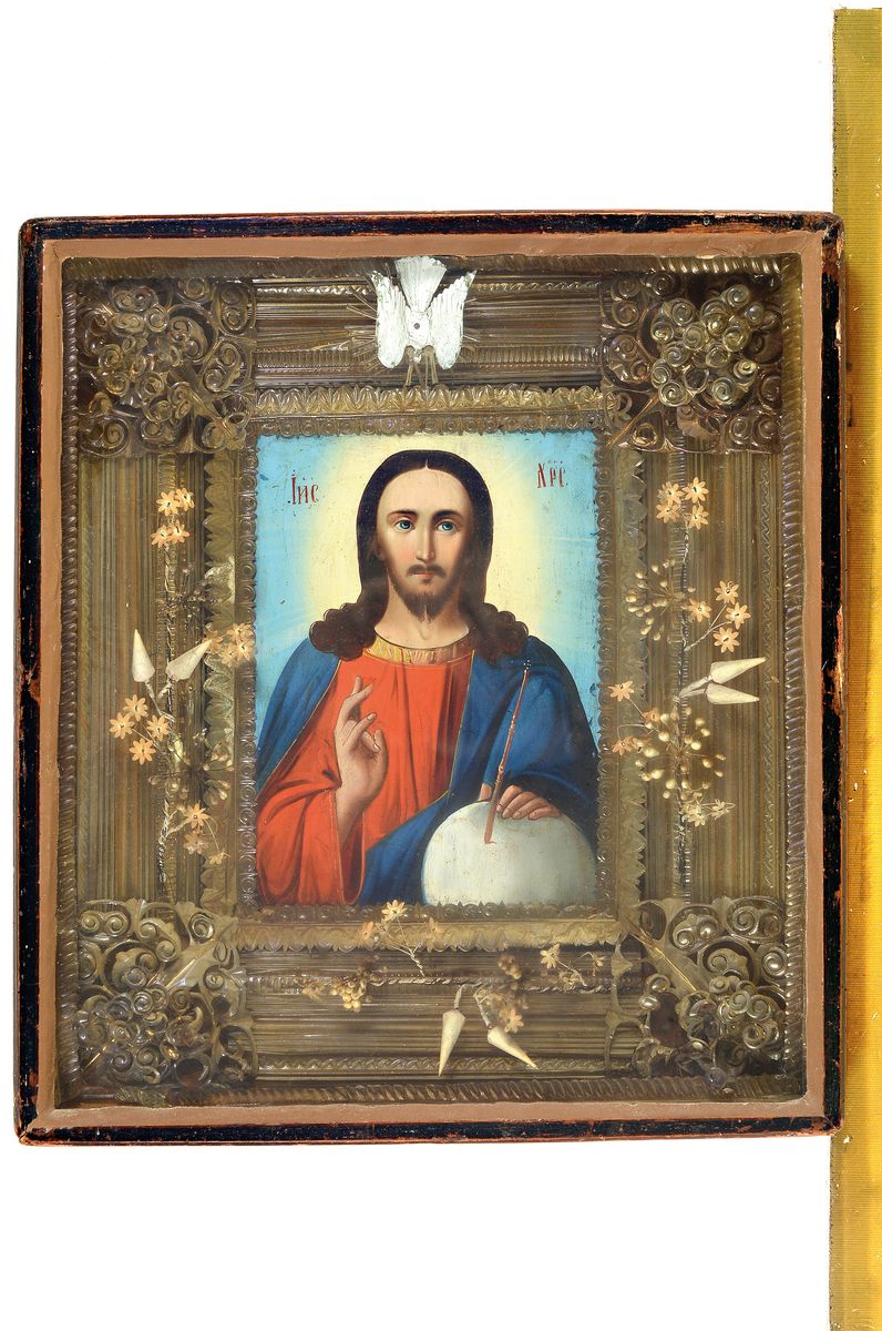 Detail k: Prunkvolle Ikone, Russland, um 1980-1900, Segnender Christus, Tempera auf Holz, reich reliefierter und verzierter Rahmen aus Metall, im Kiot, ca. ...