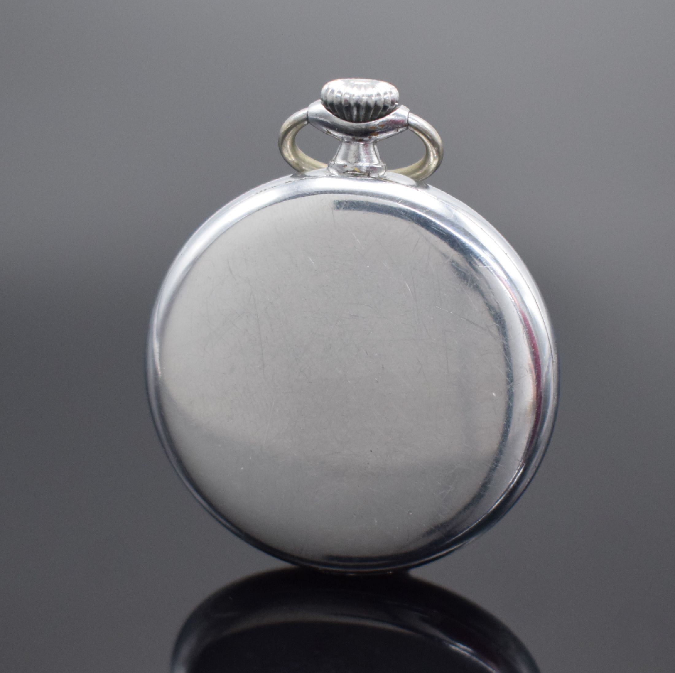 Detail b: Jaeger-LeCoultre offene Herrentaschenuhr, Schweiz um 1940, verchr. Geh., Rückdeckel gedr., silb. Zifferbl. pat./fl., Lack teils abgenutzt/nicht ...