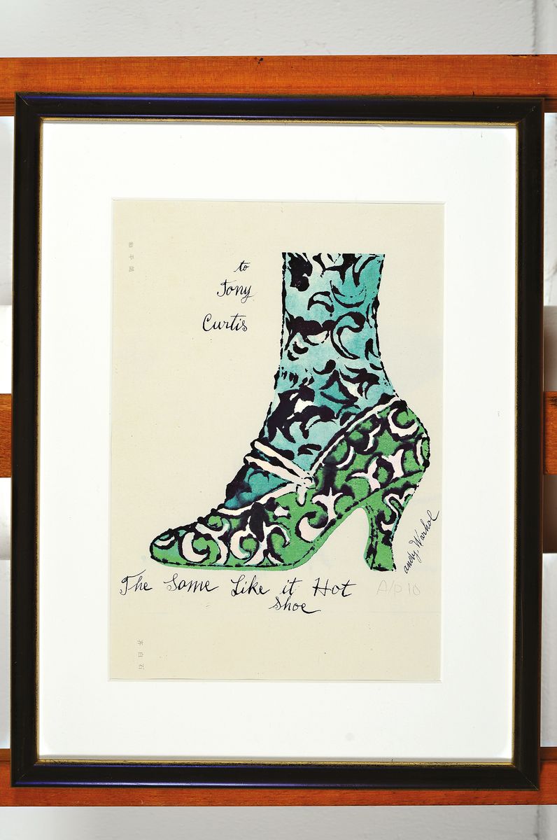 Detail k: Andy Warhol, 1928 Pittsburgh-1987 New York, Farblithographie aus der Serie Shoes, To Tony Curtis The some like it hot shoe, wurde als Werbemittel ...