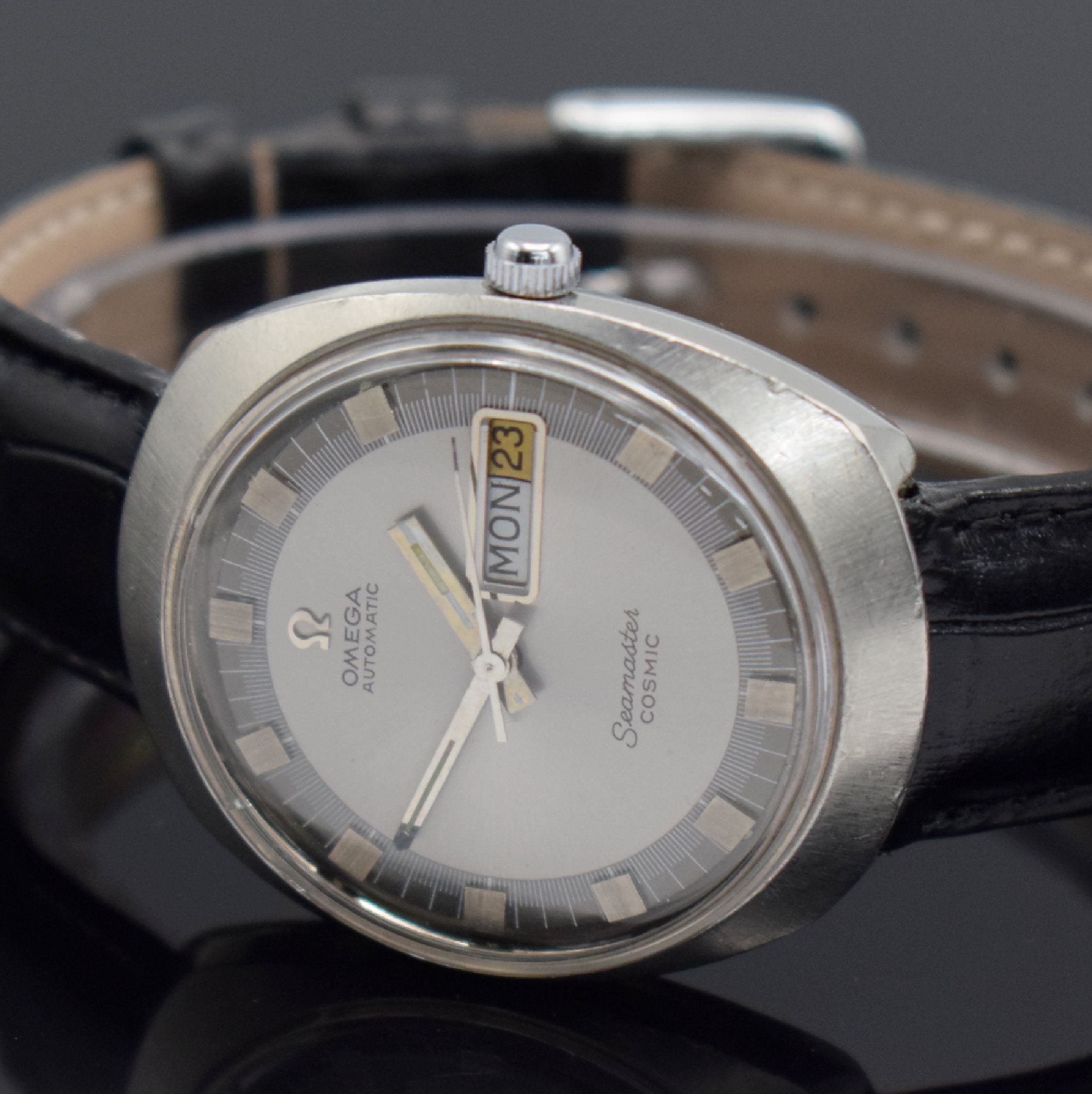 Detail b: OMEGA Seamaster Cosmic Herrenarmbanduhr, Schweiz um 1969, Automatik, Ref. 166.035, Monocoque-Geh. in Stahl, schönes silb. Duoton-Zifferbl., silb. ...