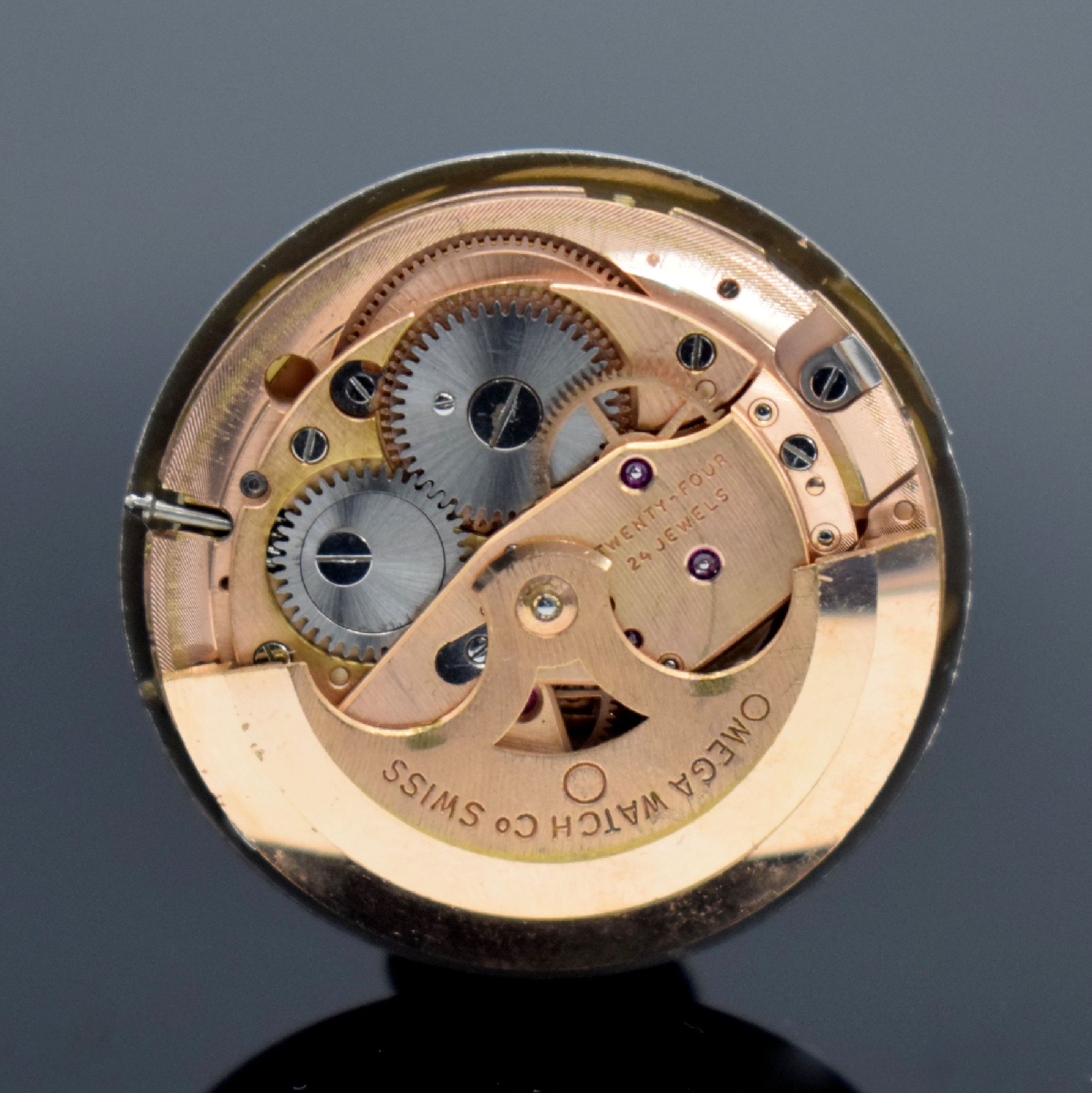 Detail h: OMEGA Seamaster Cosmic Herrenarmbanduhr, Schweiz um 1969, Automatik, Ref. 166.035, Monocoque-Geh. in Stahl, schönes silb. Duoton-Zifferbl., silb. ...