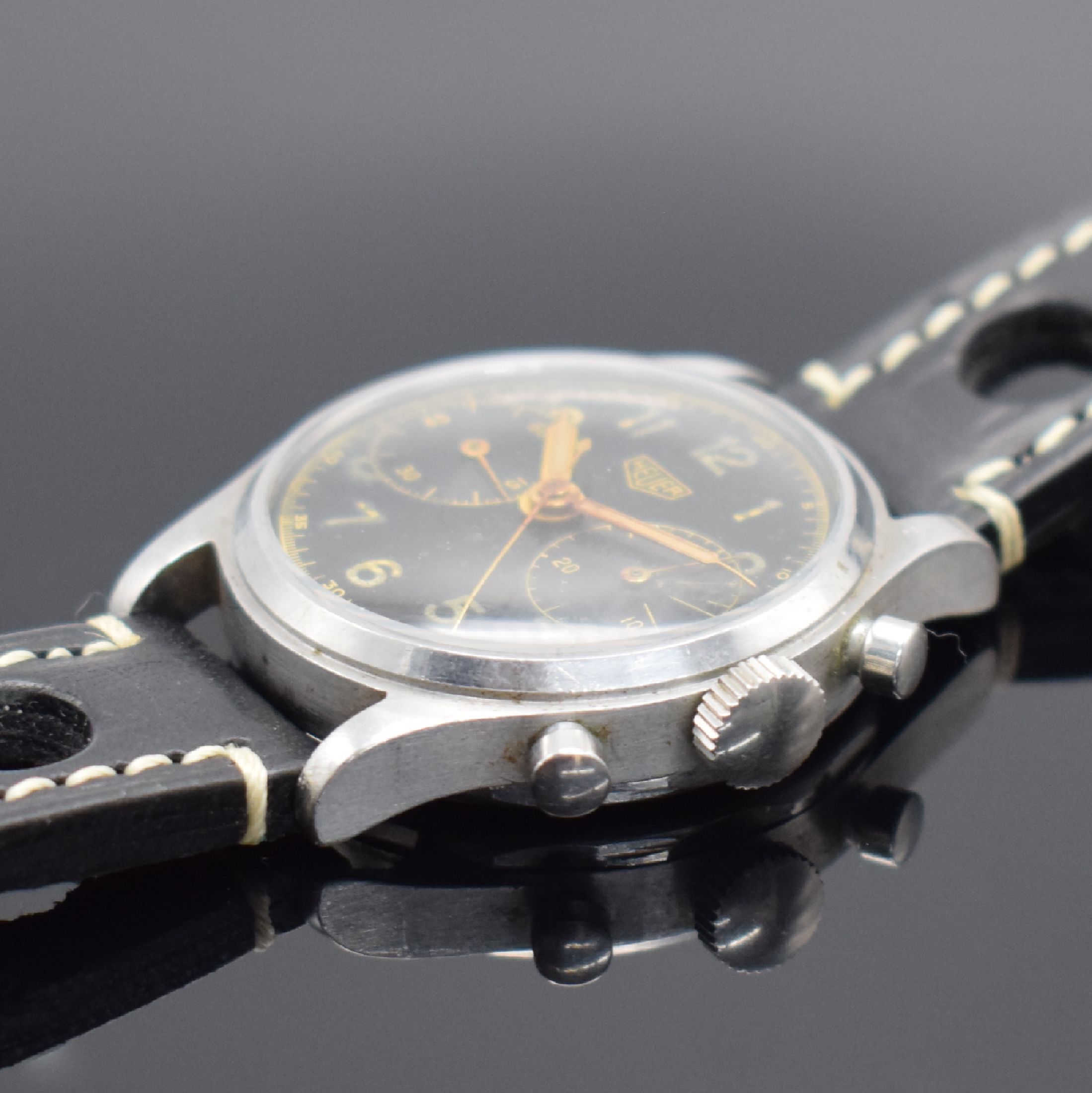 Detail b: HEUER seltener Schaltradchronograph mit Kaliber Valjoux 23 in Edelstahl, Schweiz um 1950, Handaufzug, sign. Boden geschr., schwarzes orig. ...