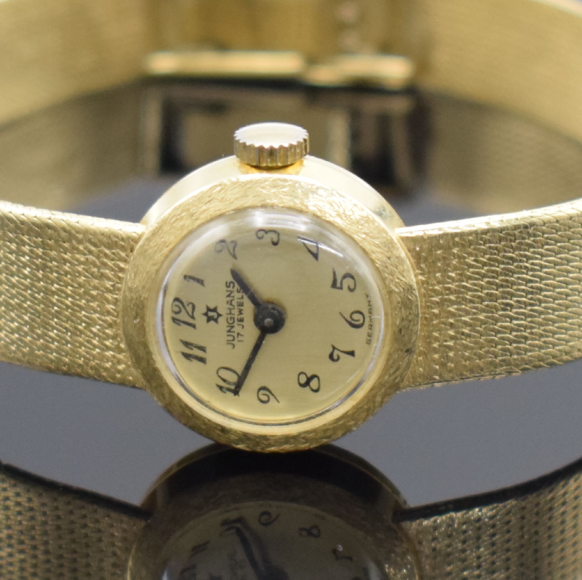 Detail a: JUNGHANS Damenarmbanduhr in GG 585/000, Handaufzug, Deutschland um 1965, 2-teil. Geh., Boden aufgedr., Milanaiseband, gold. Zifferbl. m. arab. Std., ...