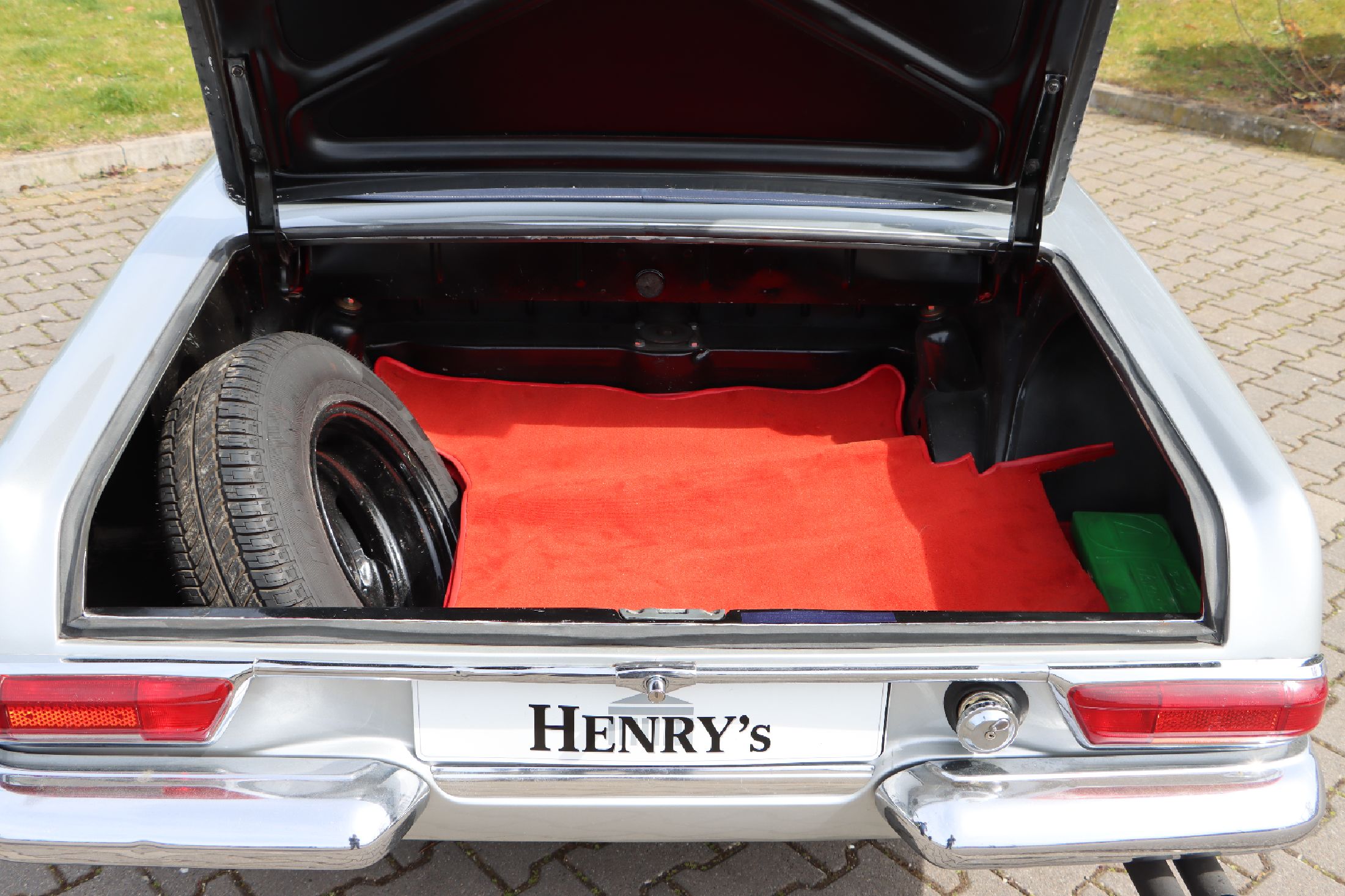 Detail d: Mercedes Benz 230 SL Pagode, EZ 04/1964, Fahrgestellnummer: 11304210004713, Laufleistung ca. 38.500 km abgelesen, 110 kW/150 PS, HU Neu 09/2025, ...