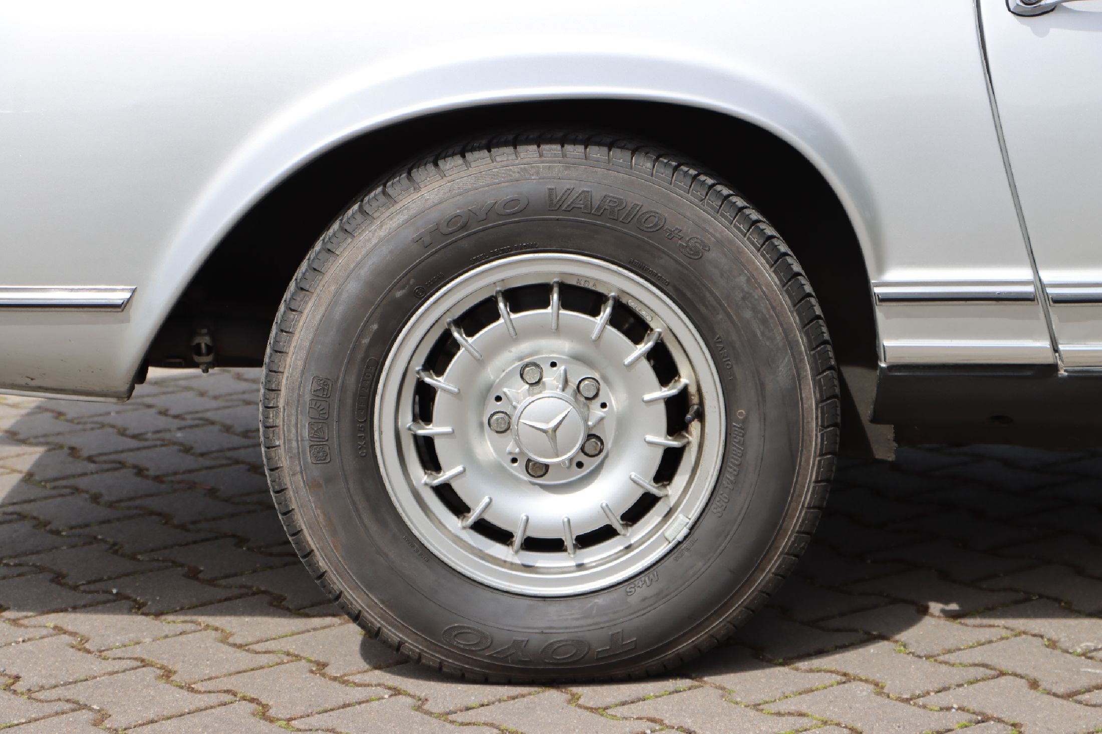 Detail e: Mercedes Benz 230 SL Pagode, EZ 04/1964, Fahrgestellnummer: 11304210004713, Laufleistung ca. 38.500 km abgelesen, 110 kW/150 PS, HU Neu 09/2025, ...