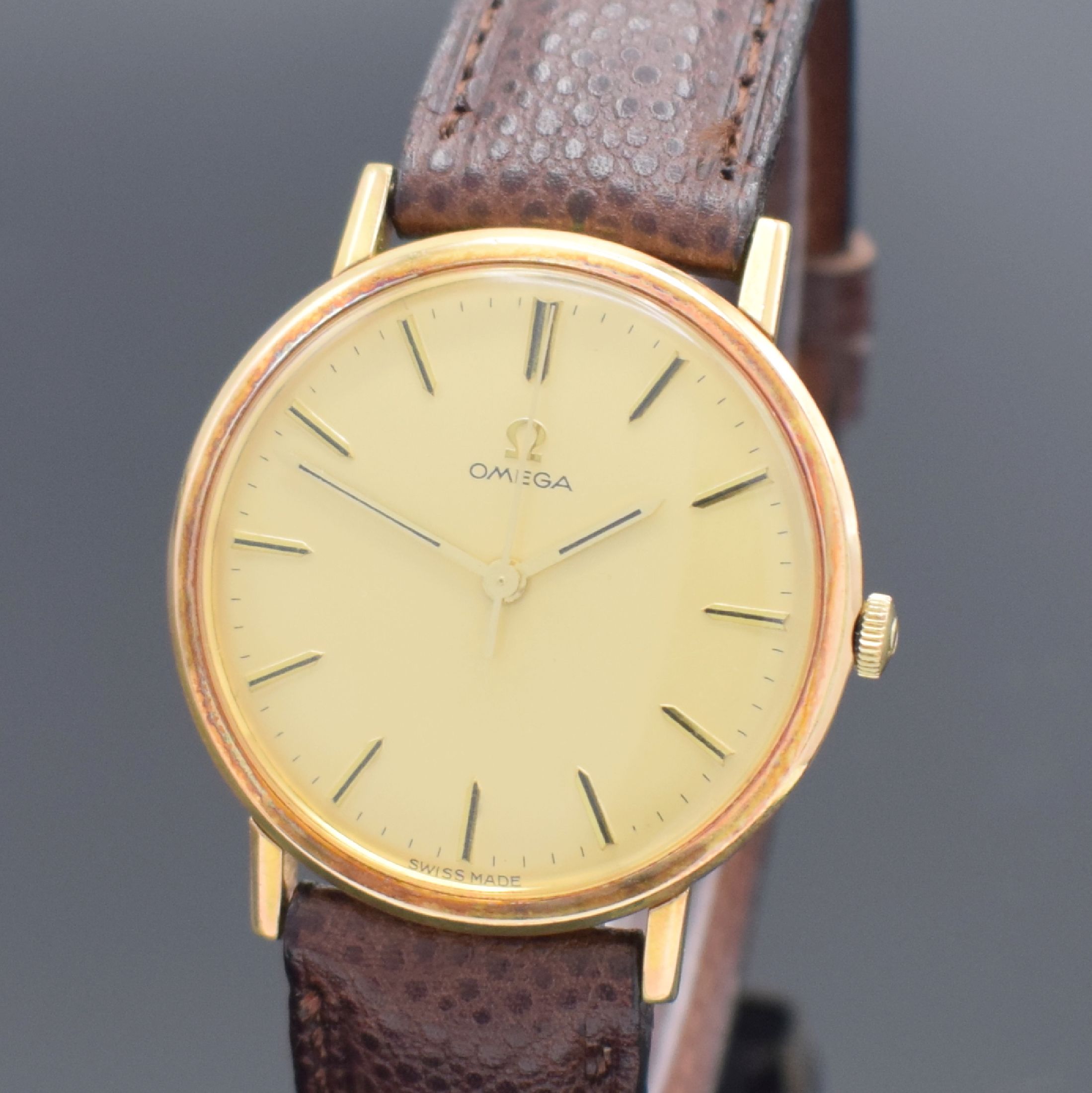 Detail a: OMEGA Herrenarmbanduhr Referenz 131.019, Handaufzug, Schweiz um 1968, verg. Metallgeh., Edelstahlboden aufgedr., Lederband mit Omega Stiftschl., ...