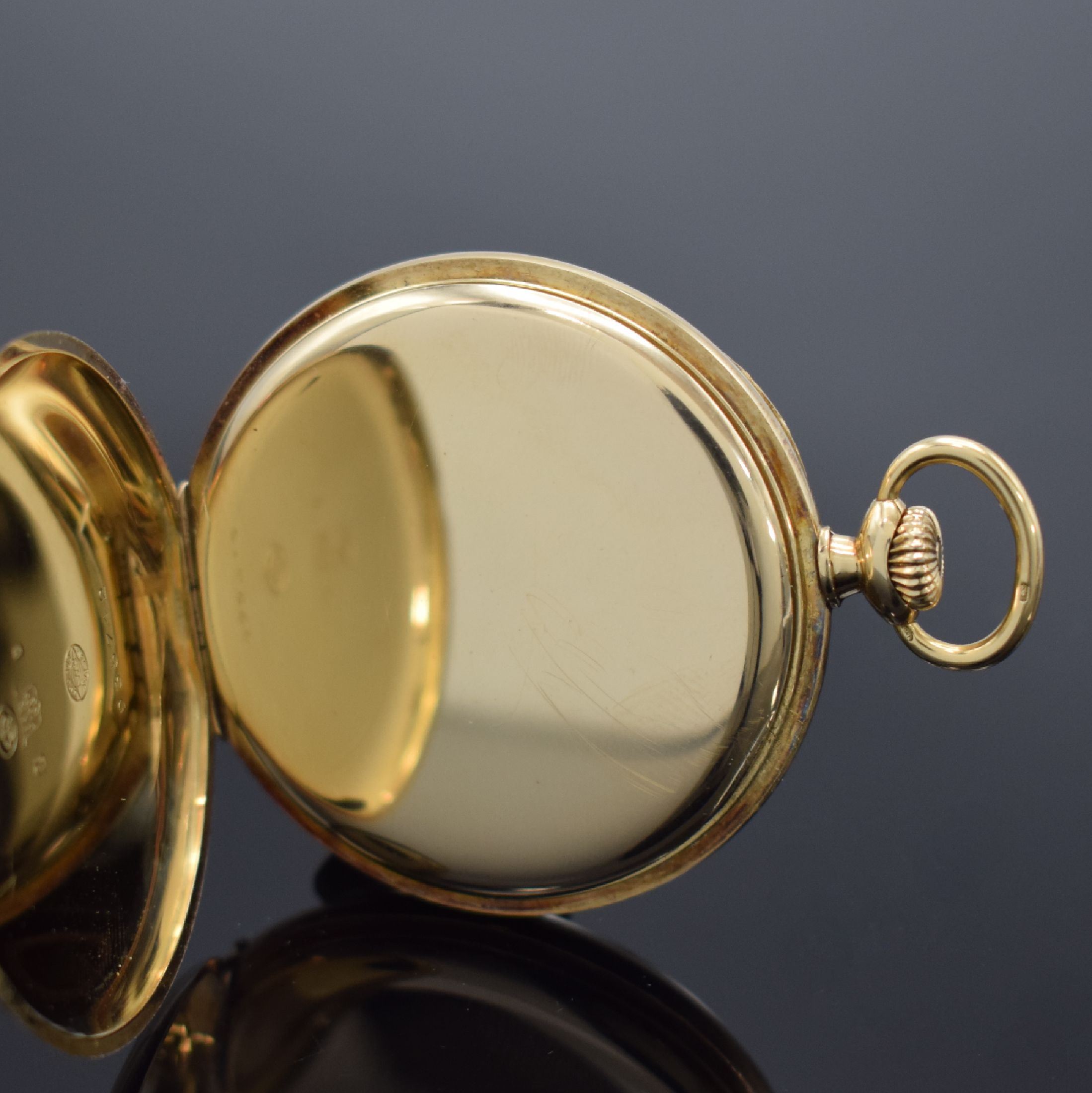 Detail c: IWC offene Taschenuhr in GG 585/000, Schweiz um 1930, glattes Geh., Scharnierboden, verg. Zifferbl. m. Breguetzahlen l. fl., kl. Sek. bei 6, gebl. ...