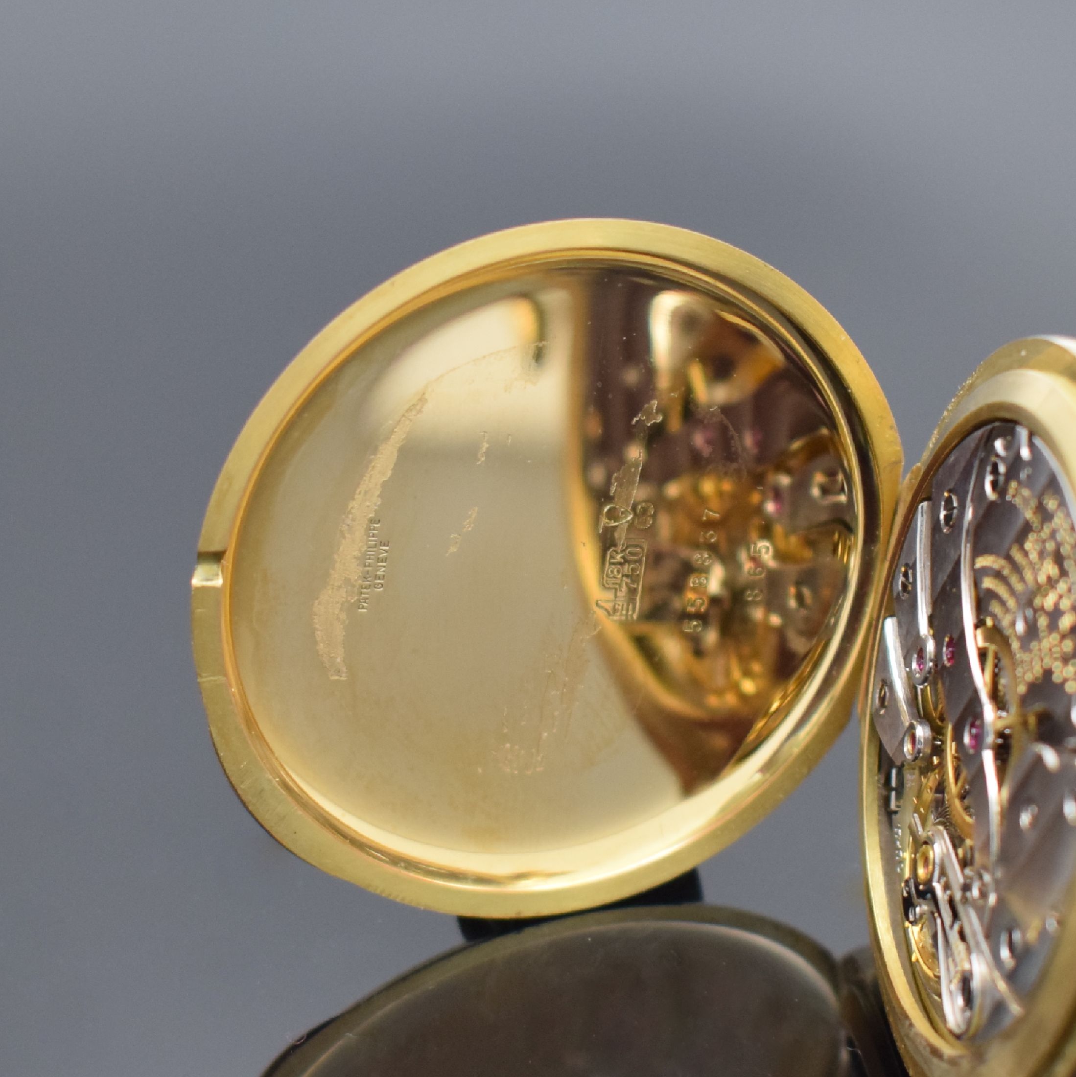 Detail d: PATEK PHILIPPE Savonette Herrentaschenuhr in GG 750/000 Referenz 865, Schweiz um 1990, schweres, glattes Geh., weißes Lackzifferbl. mit röm. ...