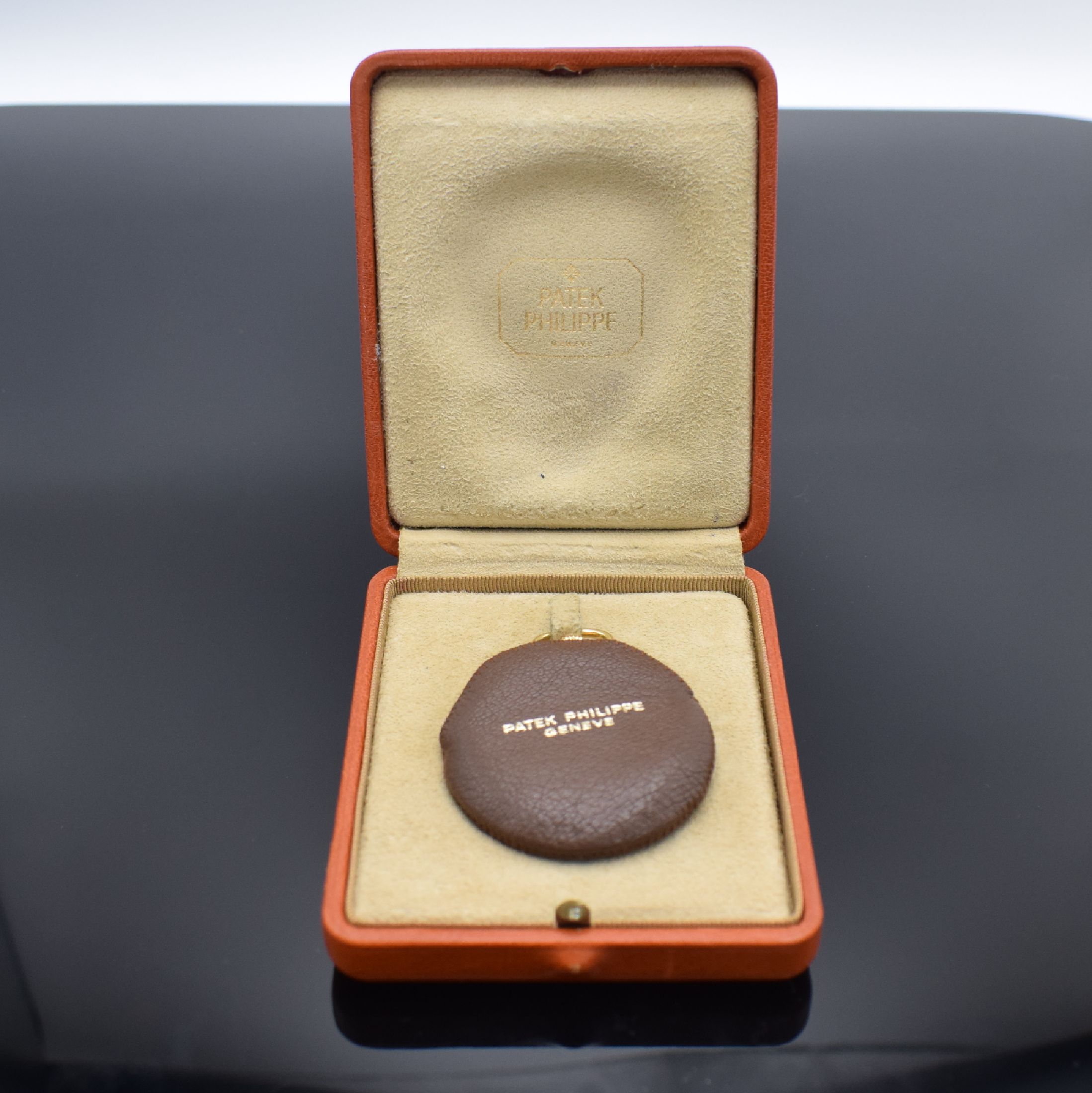 Detail f: PATEK PHILIPPE Savonette Herrentaschenuhr in GG 750/000 Referenz 865, Schweiz um 1990, schweres, glattes Geh., weißes Lackzifferbl. mit röm. ...