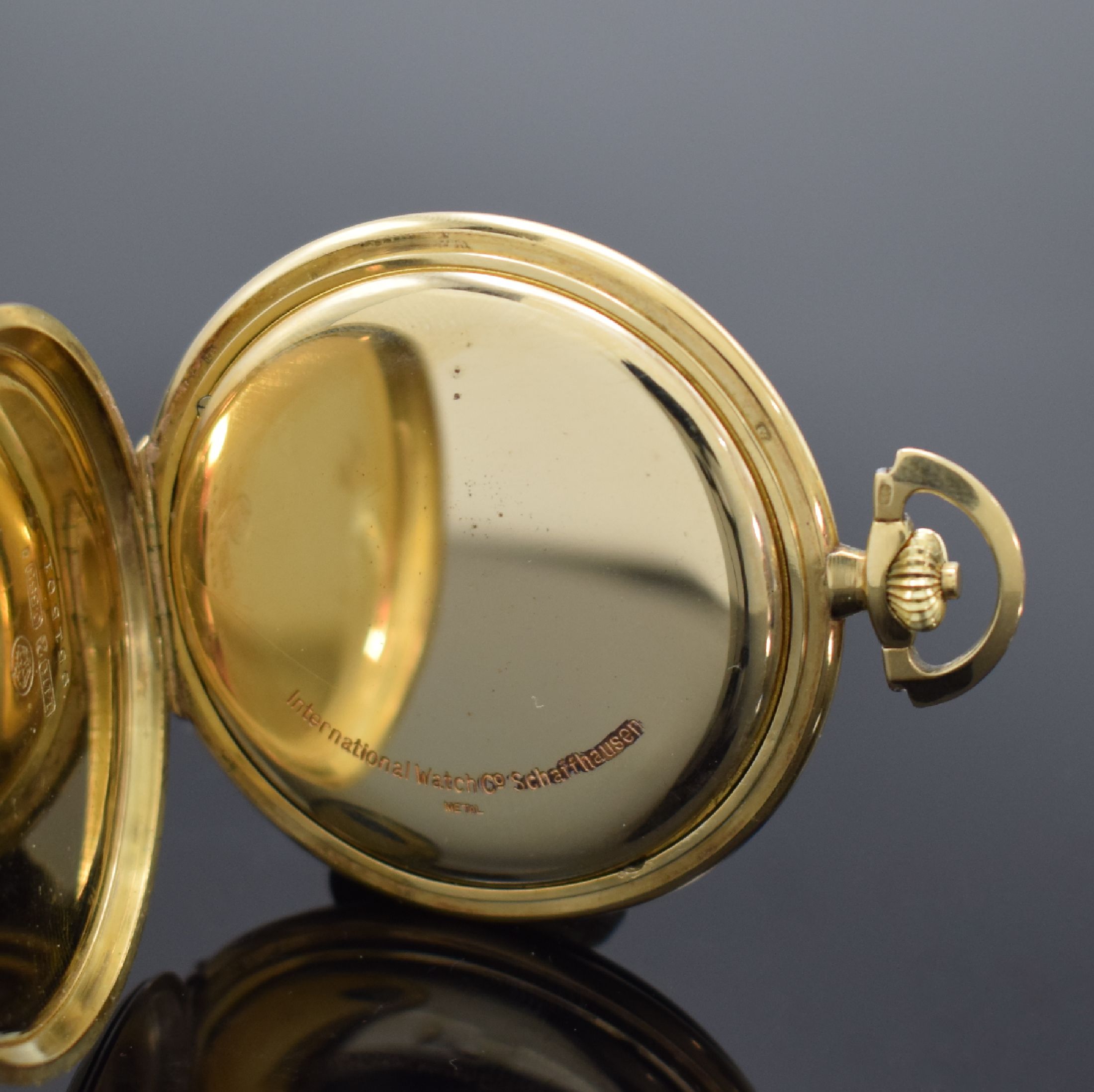 Detail e: IWC Savonette Herrentaschenuhr in GG 585/000, Schweiz um 1930, 2-Deckel Goldgeh. beids. sym. guill., Metallzifferblatt, Metallcuvette, verg. ...