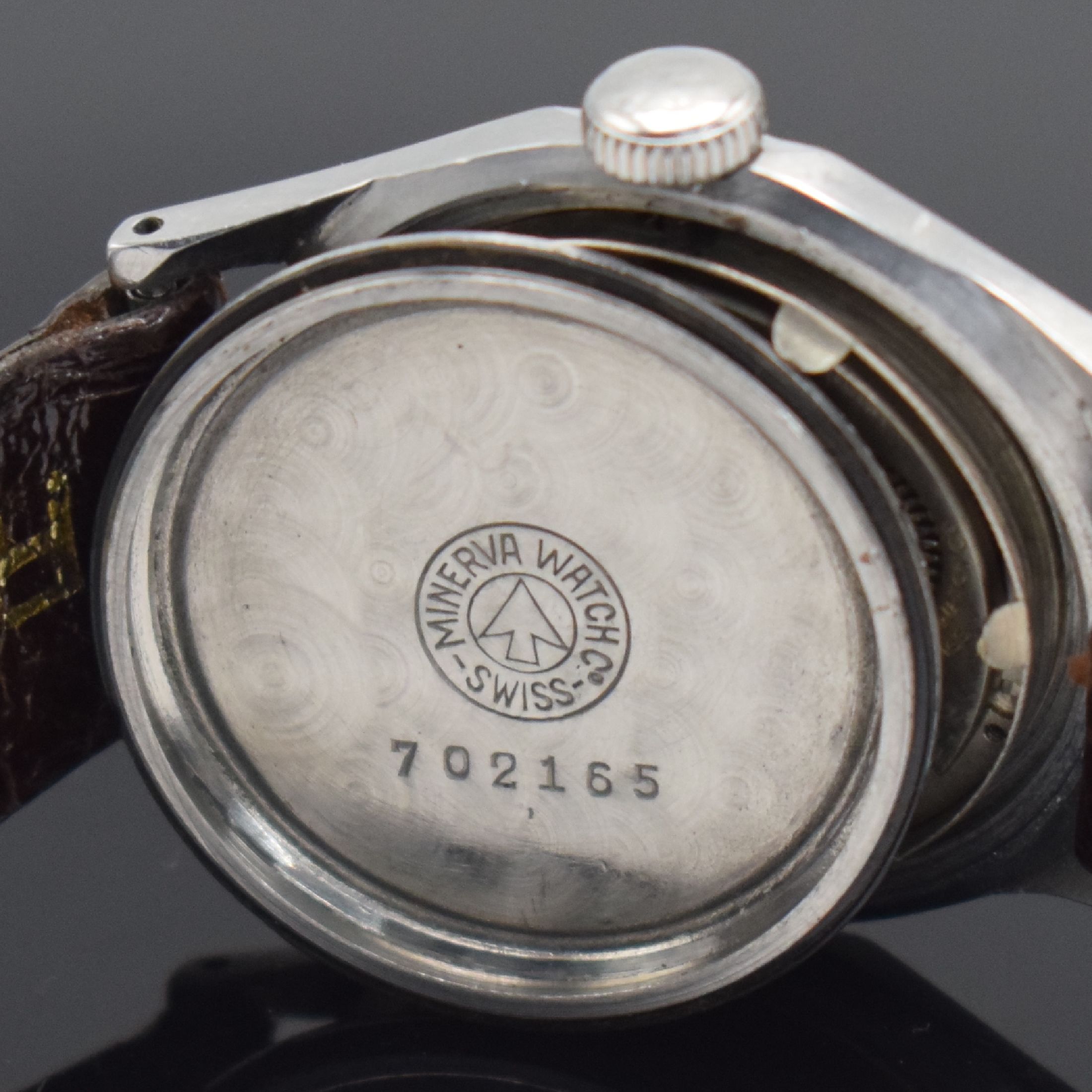 Detail g: MINERVA Herrenarmbanduhr Kaliber 49 in Stahl mit geschraubtem Boden, Schweiz um 1950, Handaufzug, ausgefallenes sign. Geh. mit geschr. Boden, unrest. ...