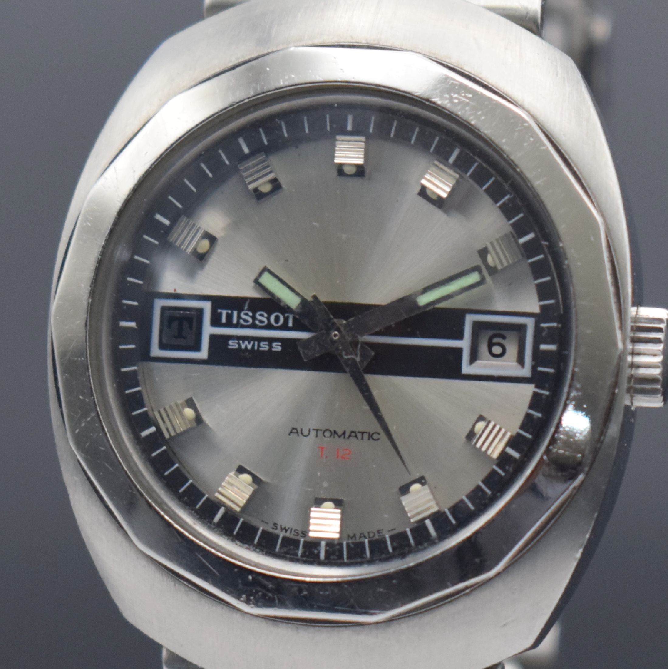 Detail a: TISSOT T12 Herrenarmbanduhr mit geschraubtem Boden, Schweiz um 1970, Automatik, massives Stahlgeh. m. sign. Boden & Seefahrtsymbolik, orig. ...