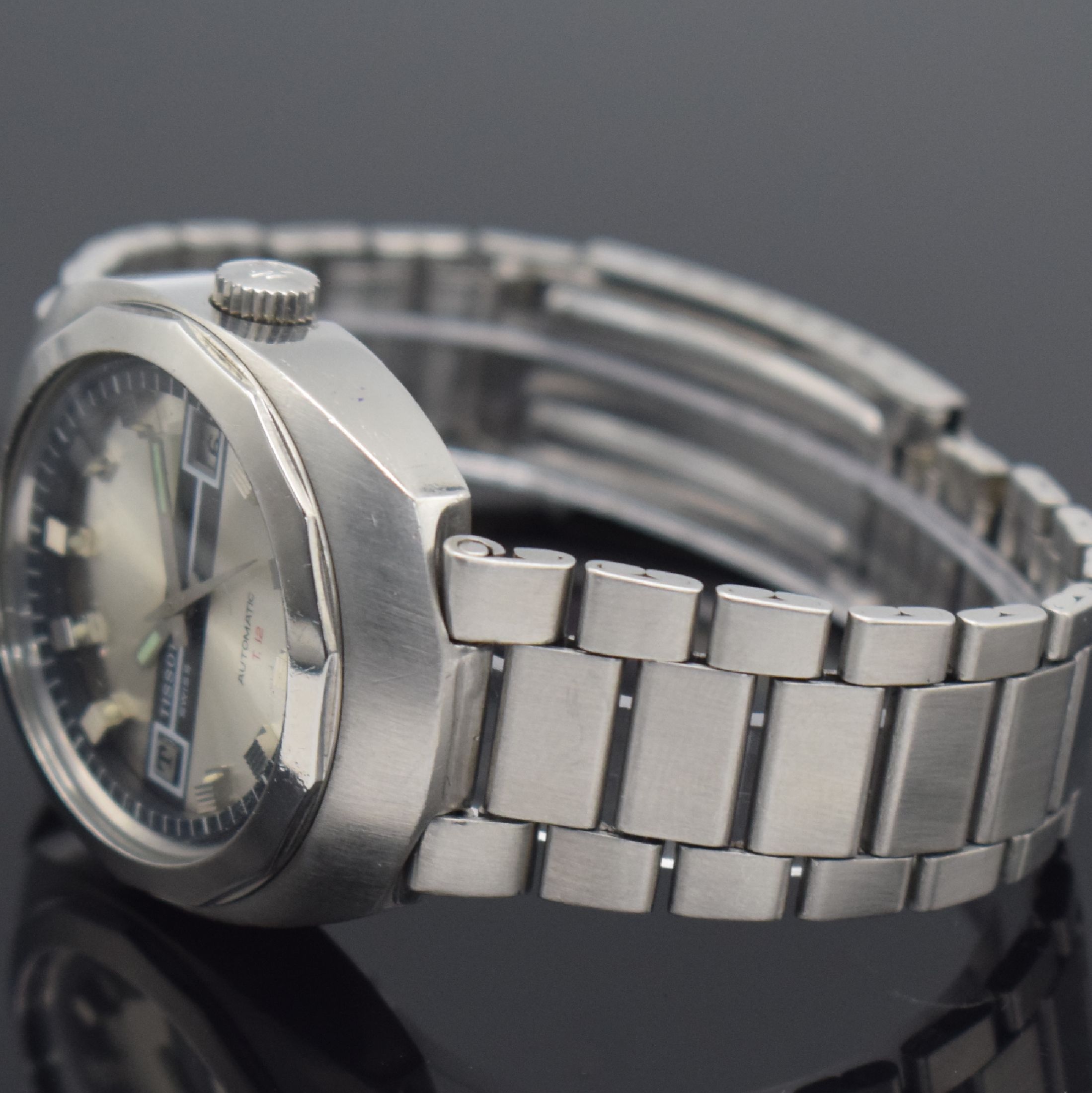 Detail c: TISSOT T12 Herrenarmbanduhr mit geschraubtem Boden, Schweiz um 1970, Automatik, massives Stahlgeh. m. sign. Boden & Seefahrtsymbolik, orig. ...