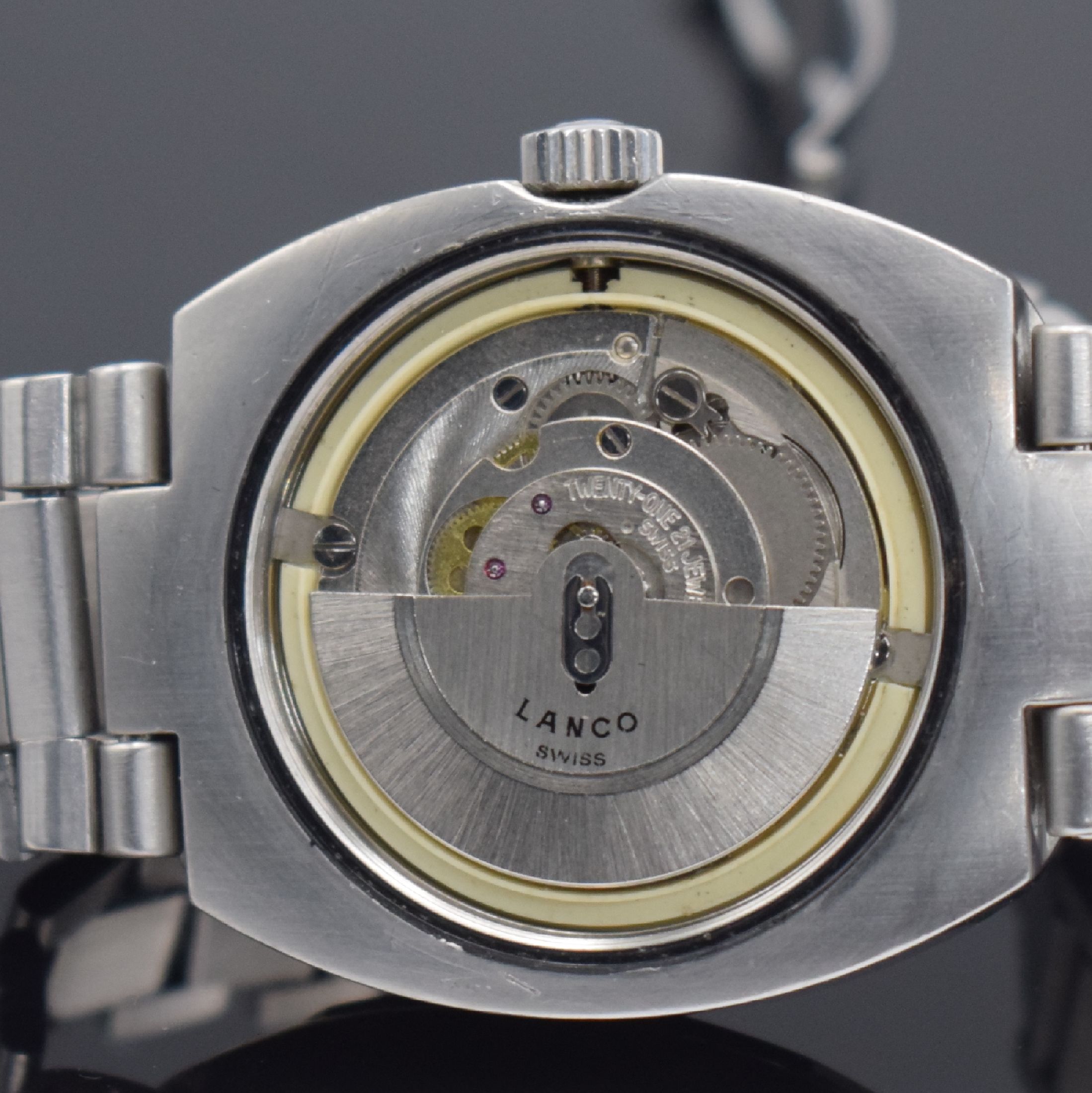 Detail h: TISSOT T12 Herrenarmbanduhr mit geschraubtem Boden, Schweiz um 1970, Automatik, massives Stahlgeh. m. sign. Boden & Seefahrtsymbolik, orig. ...