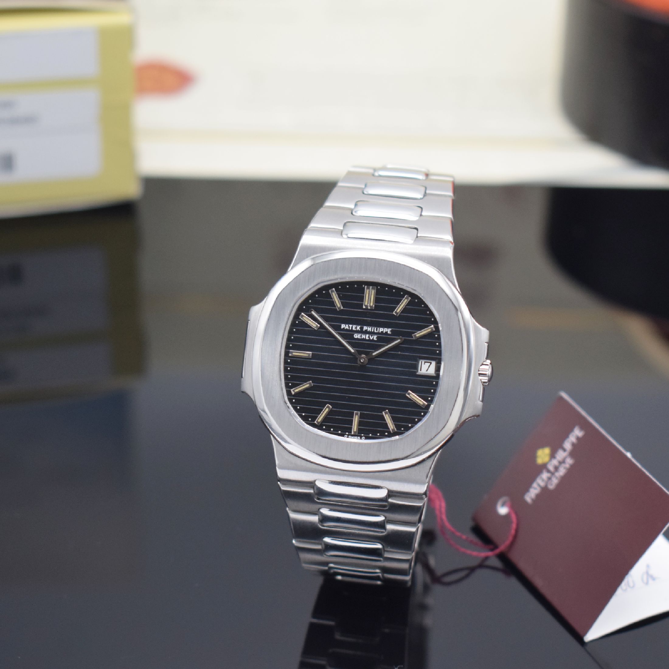PATEK PHILIPPE hochfeine & seltene, ikonische Herrenarmbanduhr "Jumbo" Nautilus Referenz 3700/1 in Stahl designed von Gerald Genta, ...