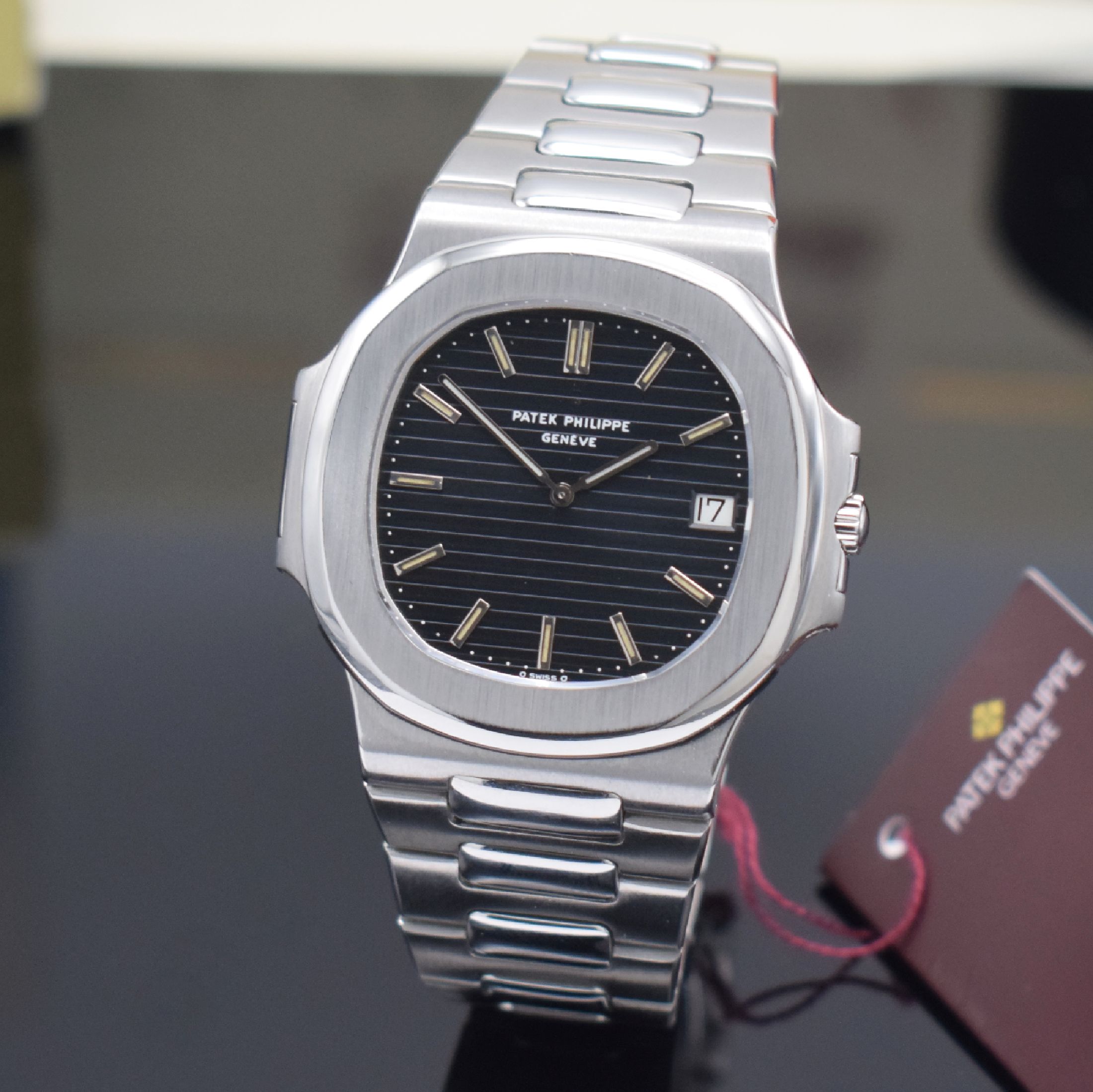 Detail a: PATEK PHILIPPE hochfeine & seltene, ikonische Herrenarmbanduhr "Jumbo" Nautilus Referenz 3700/1 in Stahl designed von Gerald Genta, ...