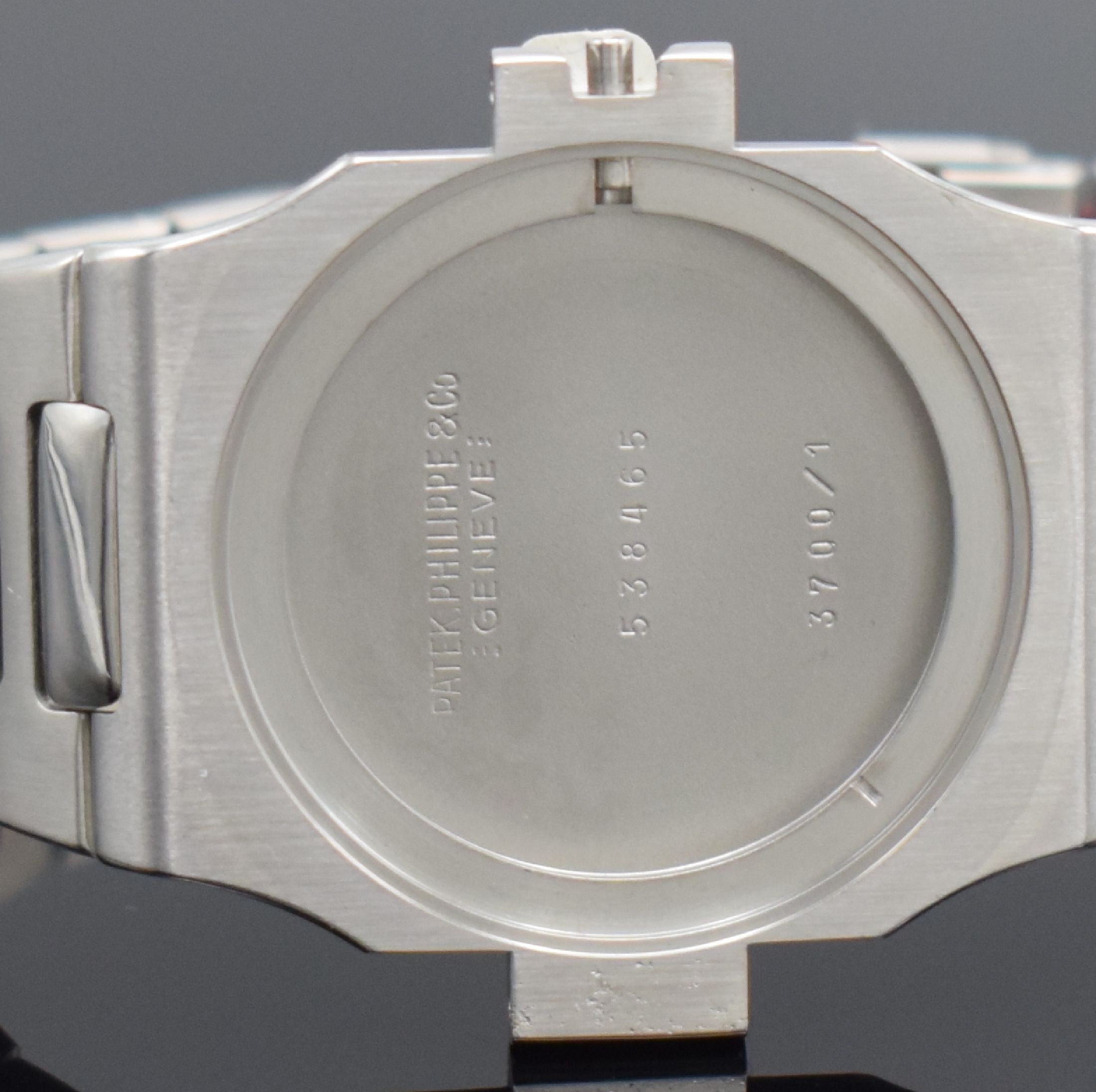 Detail j: PATEK PHILIPPE hochfeine & seltene, ikonische Herrenarmbanduhr "Jumbo" Nautilus Referenz 3700/1 in Stahl designed von Gerald Genta, ...