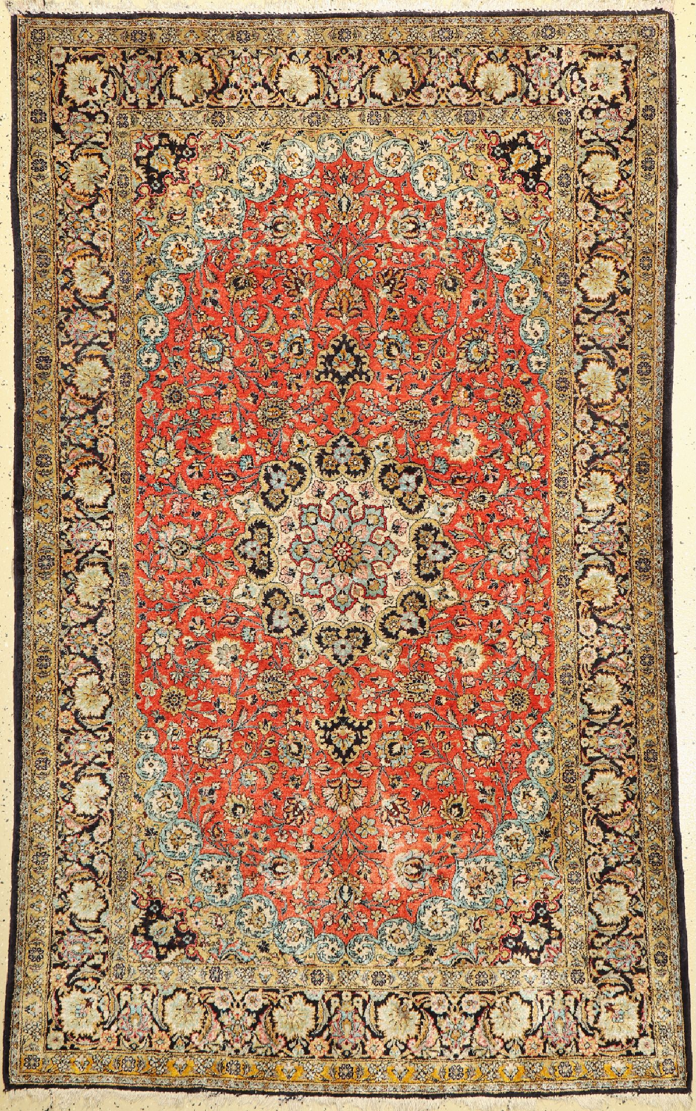 Ghom Seide, Persien, ca. 50 Jahre, reine Naturseide, ca. 215 x 132 cm, EHZ: 2-3, Enden beschädigt