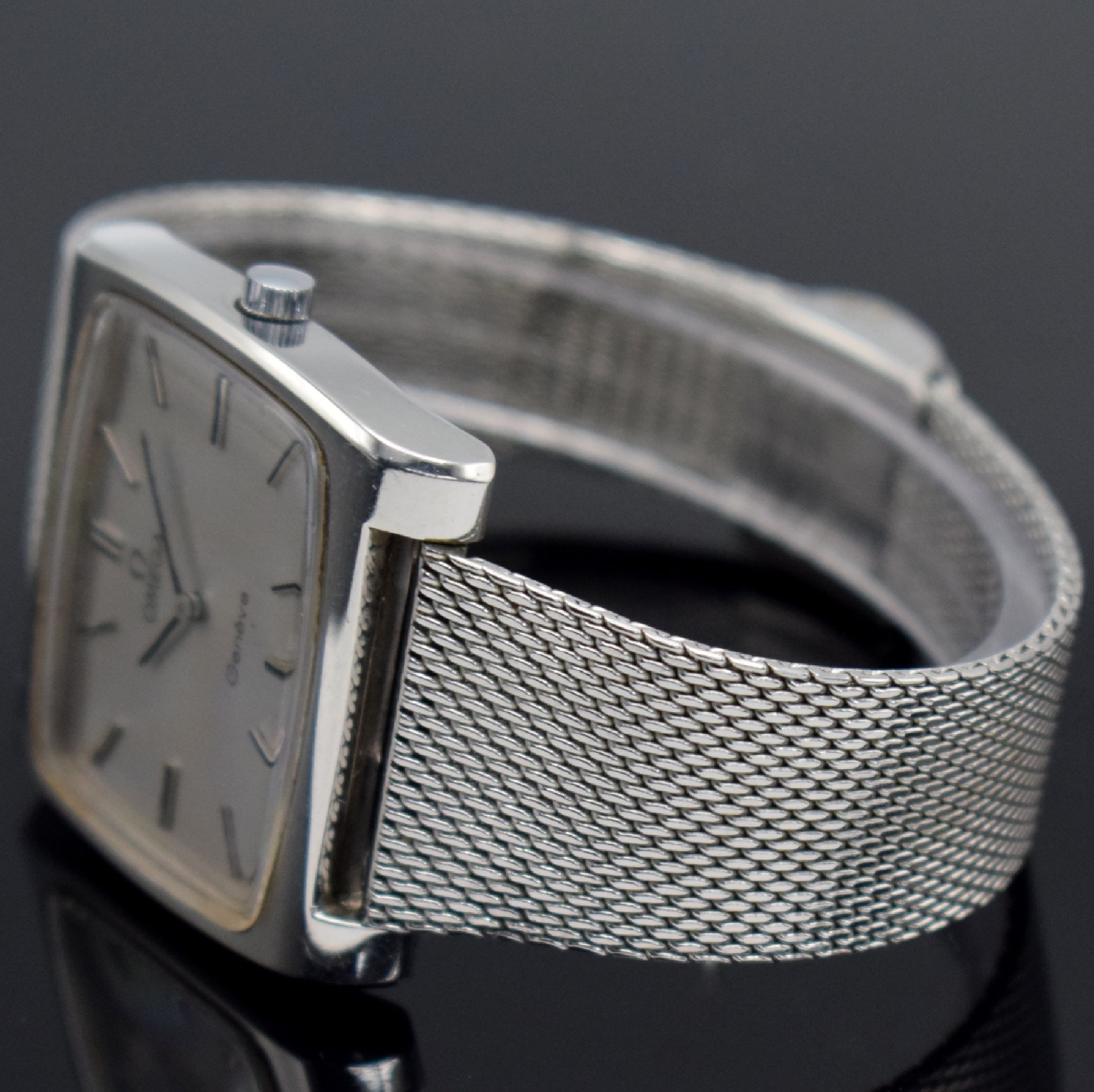 Detail c: OMEGA Geneve Herrenarmbanduhr Referenz 111.0109 in Stahl, Schweiz um 1973, Handaufzug, 2-teil. Geh., Boden aufgedr., neutr. Milanaiseband, silb. ...