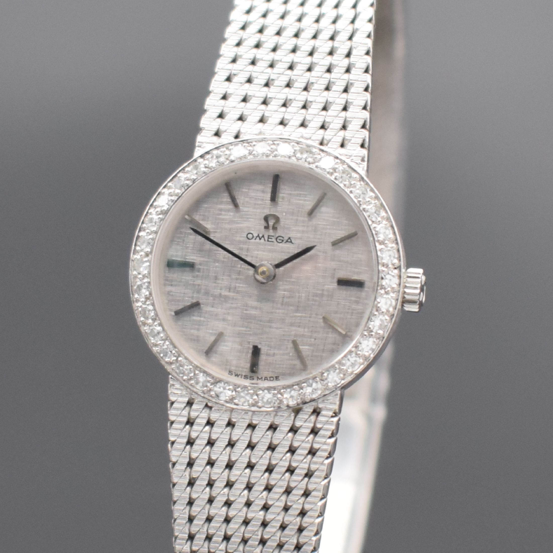 Detail a: OMEGA Damenarmbanduhr in WG 750/000 mit Diamanten, Schweiz um 1967, Handaufzug, Boden aufgedr., Lünette aufw. m. Diamanten bes., silb. Zifferbl. m. ...
