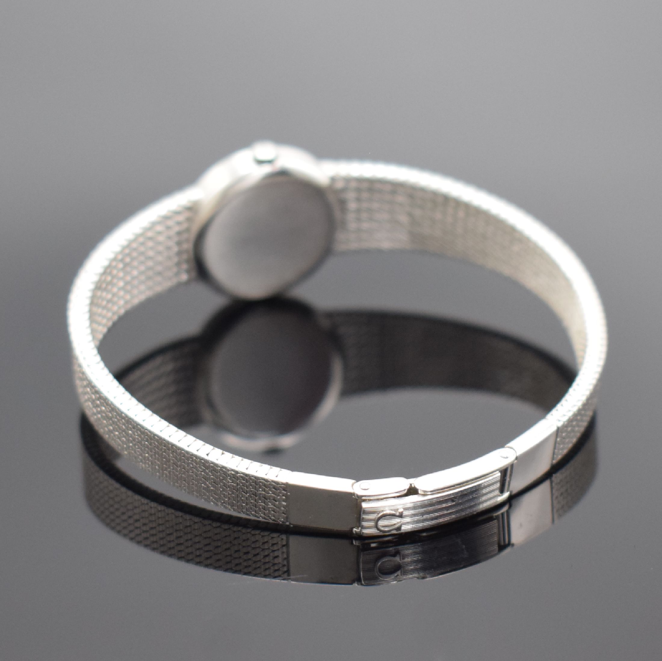 Detail b: OMEGA Damenarmbanduhr in WG 750/000 mit Diamanten, Schweiz um 1967, Handaufzug, Boden aufgedr., Lünette aufw. m. Diamanten bes., silb. Zifferbl. m. ...