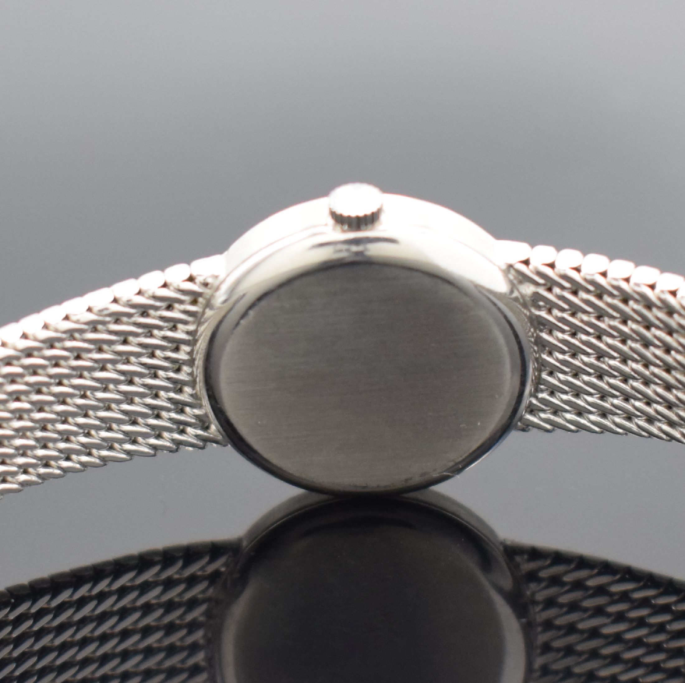 Detail e: OMEGA Damenarmbanduhr in WG 750/000 mit Diamanten, Schweiz um 1967, Handaufzug, Boden aufgedr., Lünette aufw. m. Diamanten bes., silb. Zifferbl. m. ...