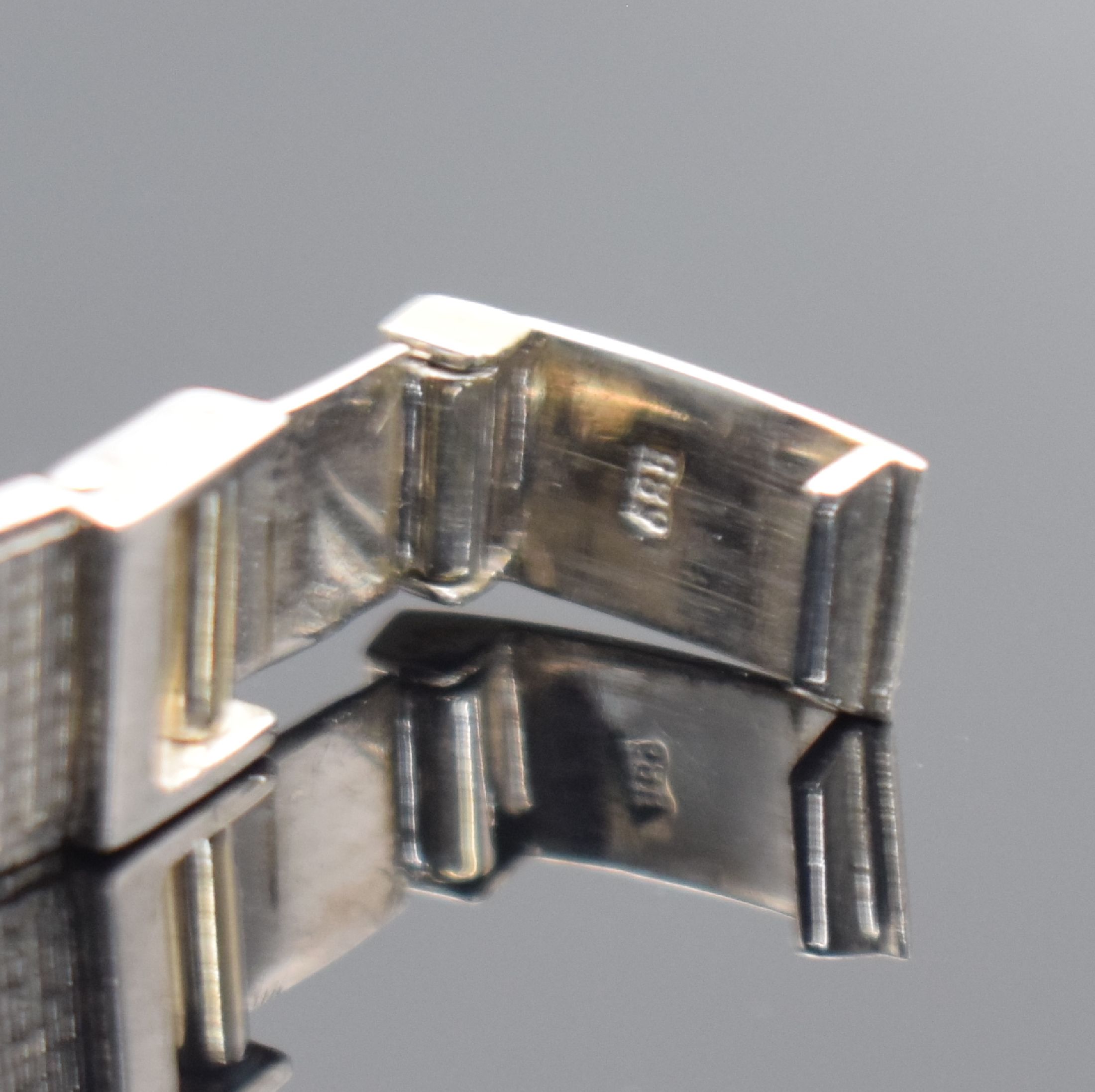 Detail b: PARA Klasse Damenarmbanduhr in WG 585/000, Schweiz um 1960, Handaufzug, WG 585/000 Band, Boden aufgedr., silb. strukt. Zifferbl. m. aufges. ...