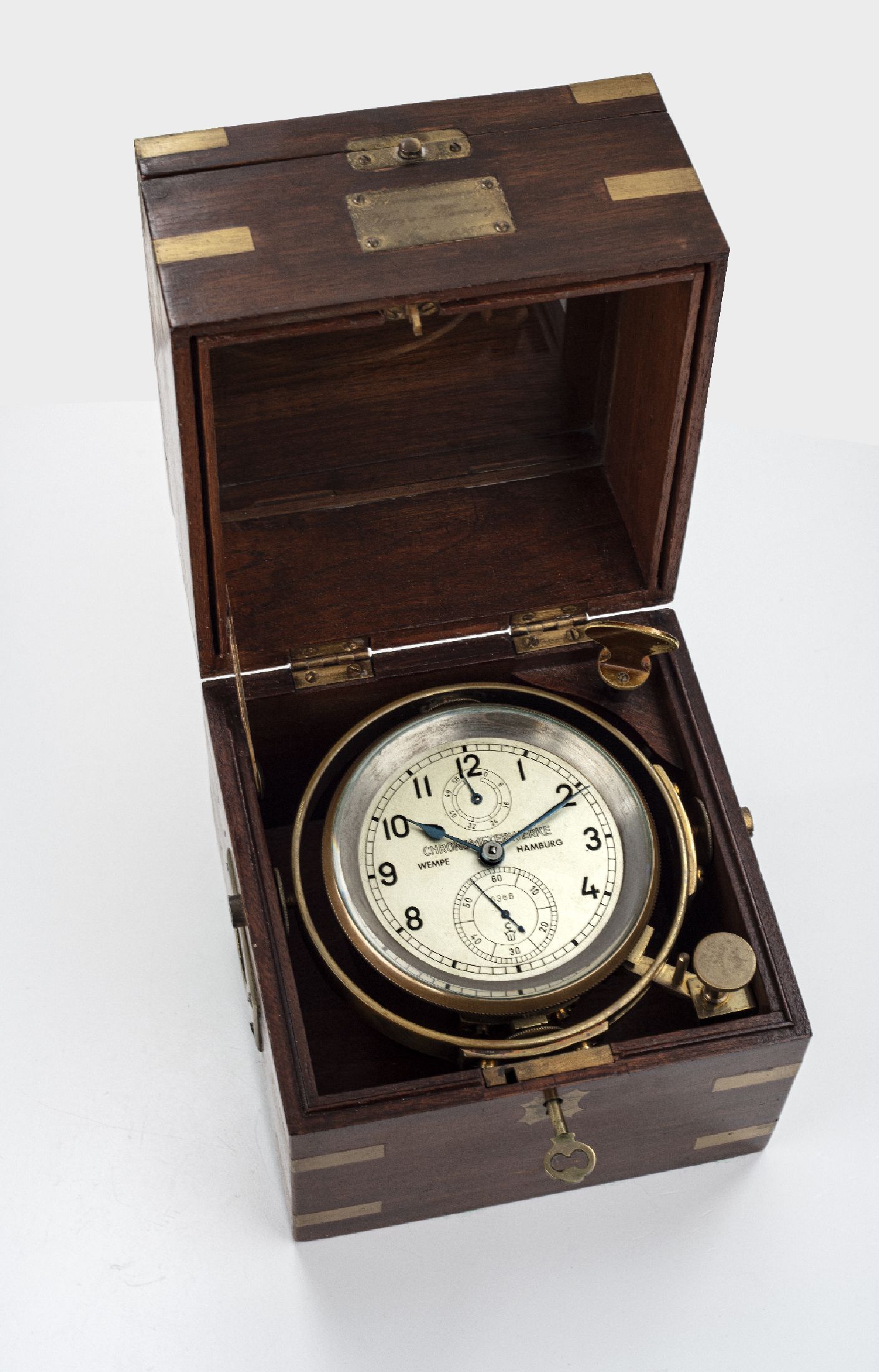 WEMPE Chronometerwerke Hamburg Marine- Chronometer Nr. 6368, Deutschland um 1960, abschließbare, 3-tlg. Mahagoni-Kiste m. Messingecken, seitl. ...