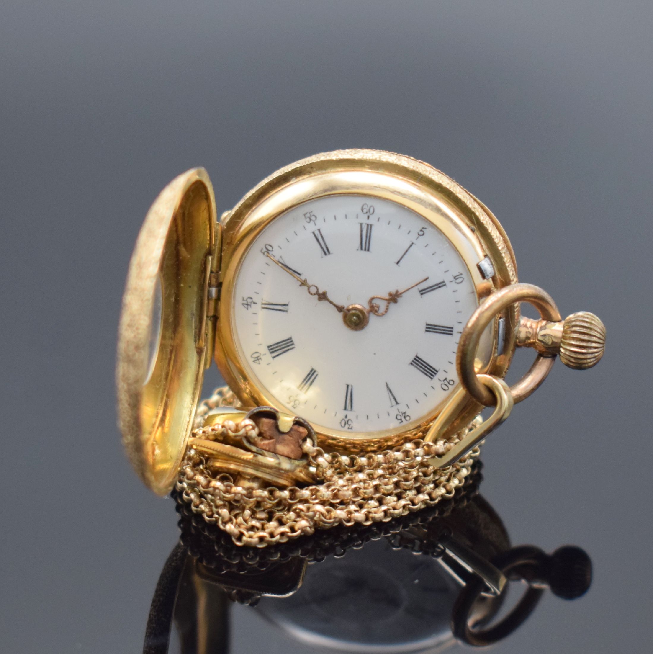 PAUL VUILLE-PERRET Damen-Halbsavonette in GG 585/000 an GG 333/000 Kette, Schweiz um 1890, 3-Deckel Goldgeh. aufw. grav., transluzid blau emaill. ...